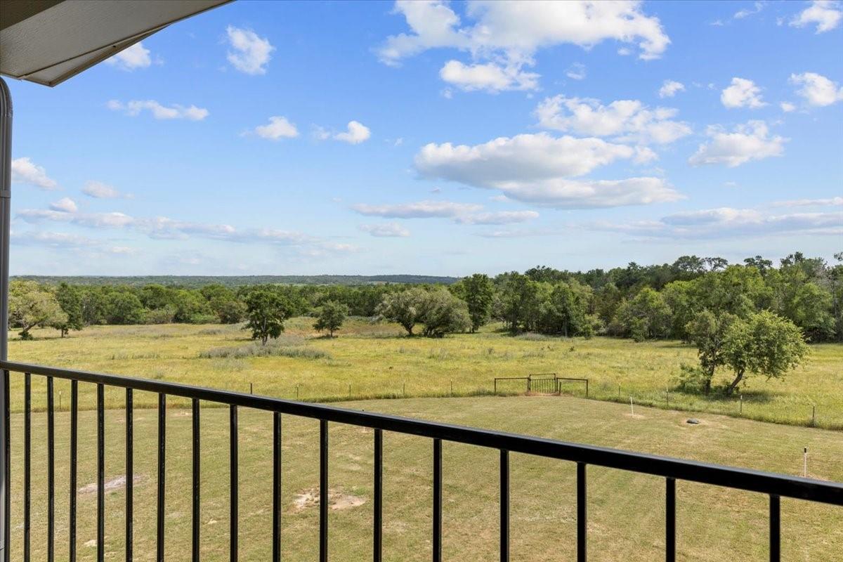 1883 Watterson Rd, Red Rock, TX 78662