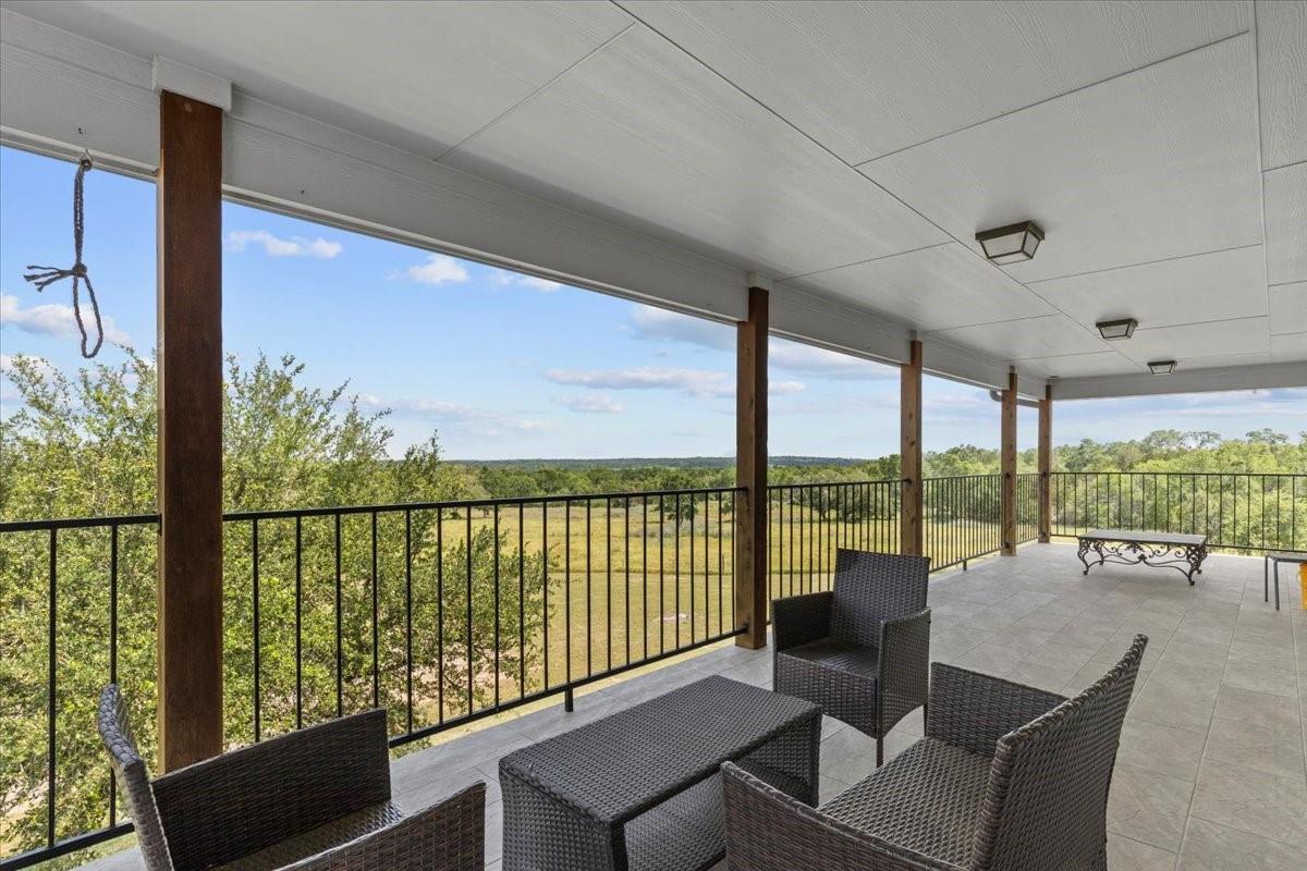 1883 Watterson Rd, Red Rock, TX 78662
