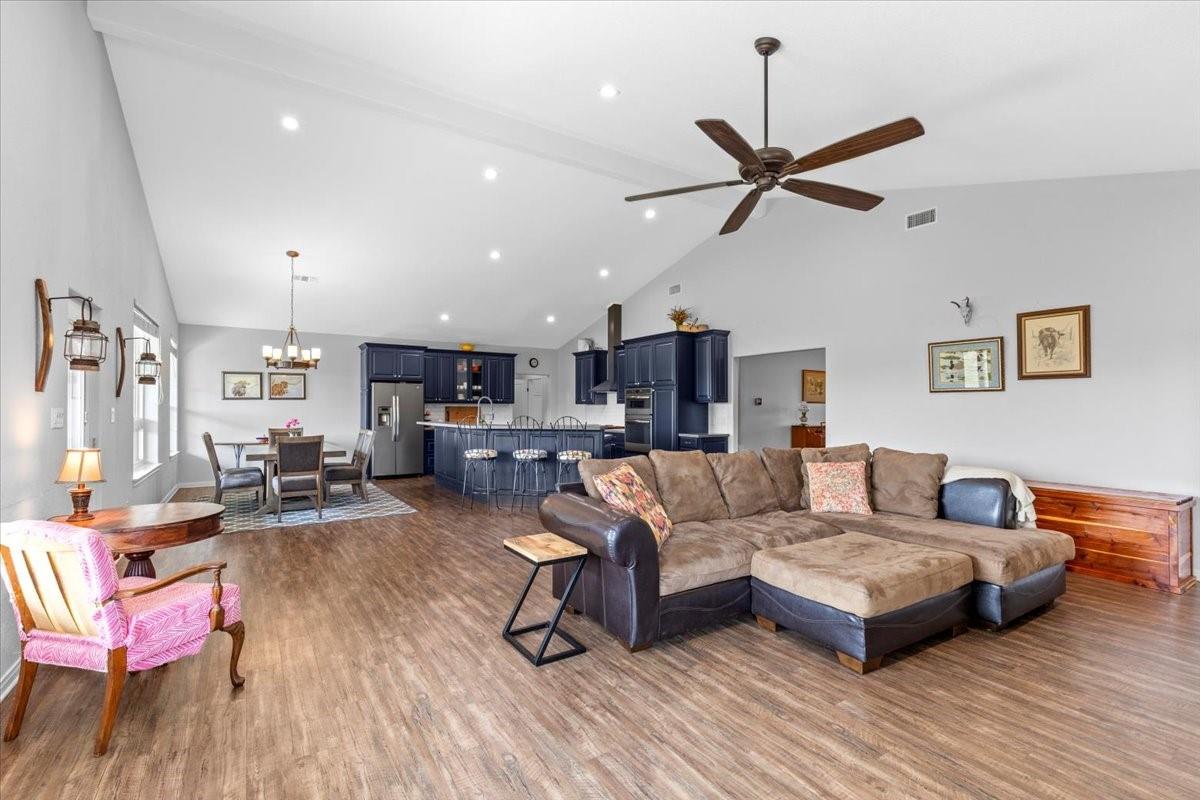 1883 Watterson Rd, Red Rock, TX 78662