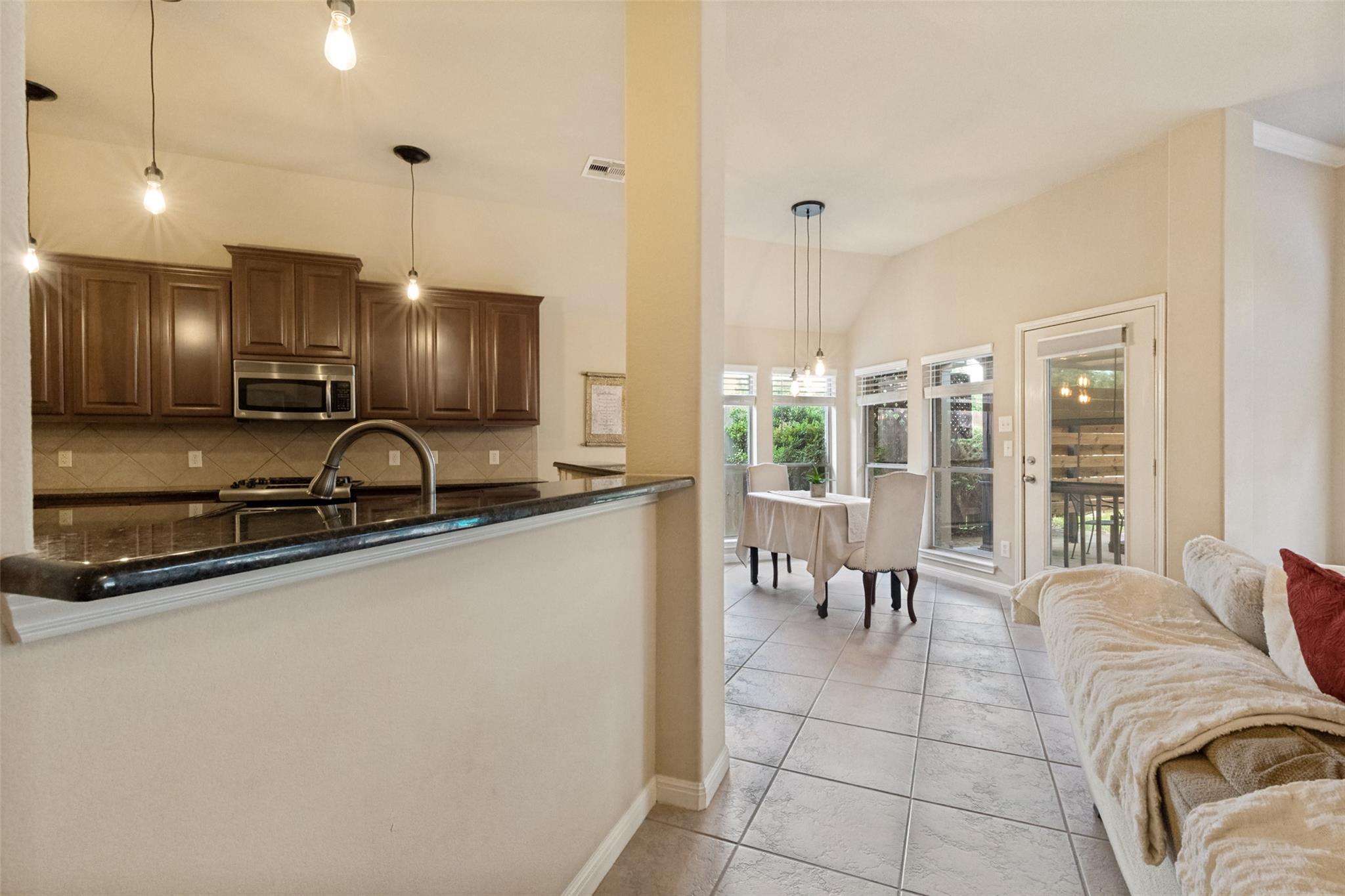 2718 Sun Mountain Dr, Leander, TX 78641