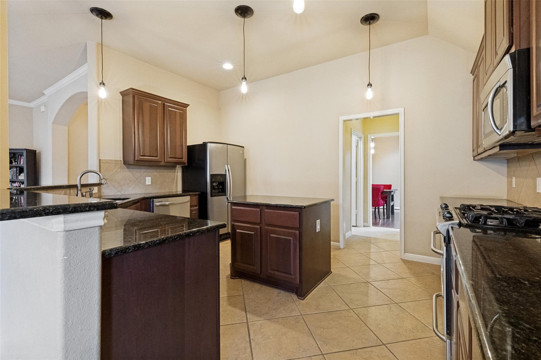 2718 Sun Mountain Dr, Leander, TX 78641