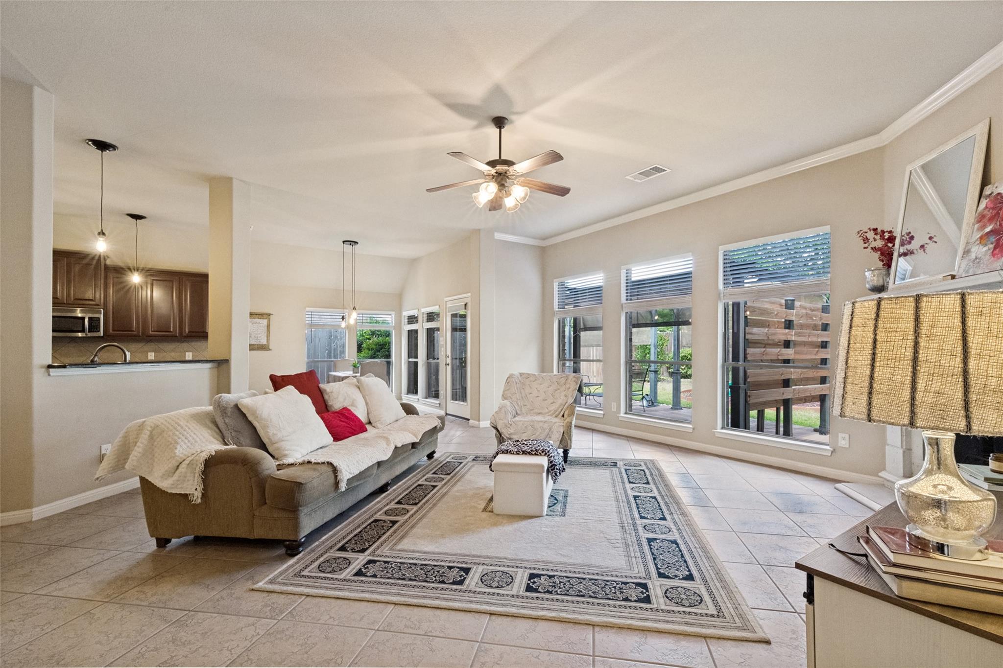 2718 Sun Mountain Dr, Leander, TX 78641