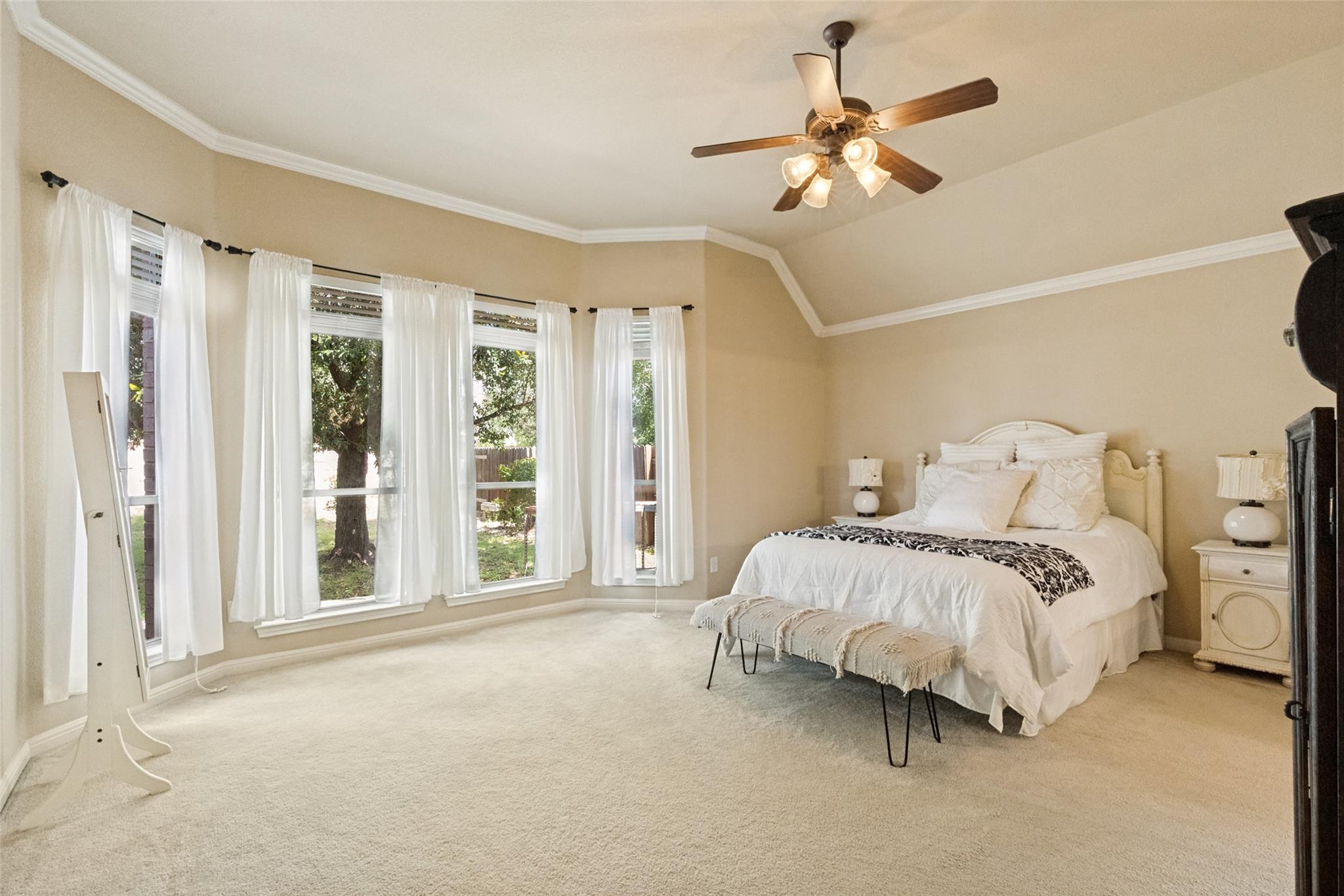 2718 Sun Mountain Dr, Leander, TX 78641