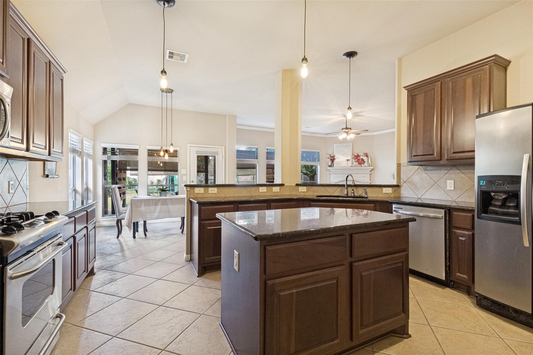 2718 Sun Mountain Dr, Leander, TX 78641