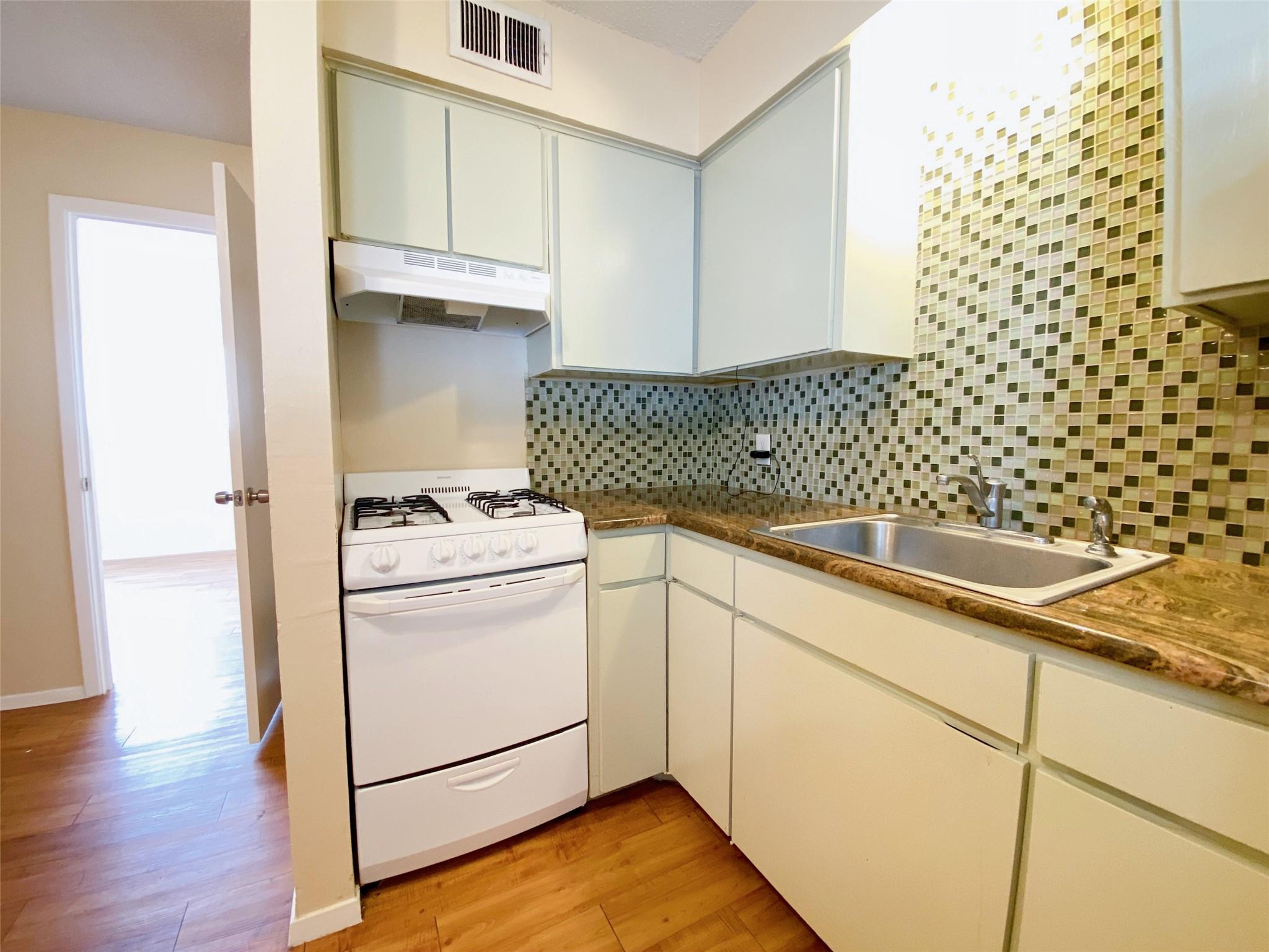 2800 Swisher St # 116, Austin, TX 78705