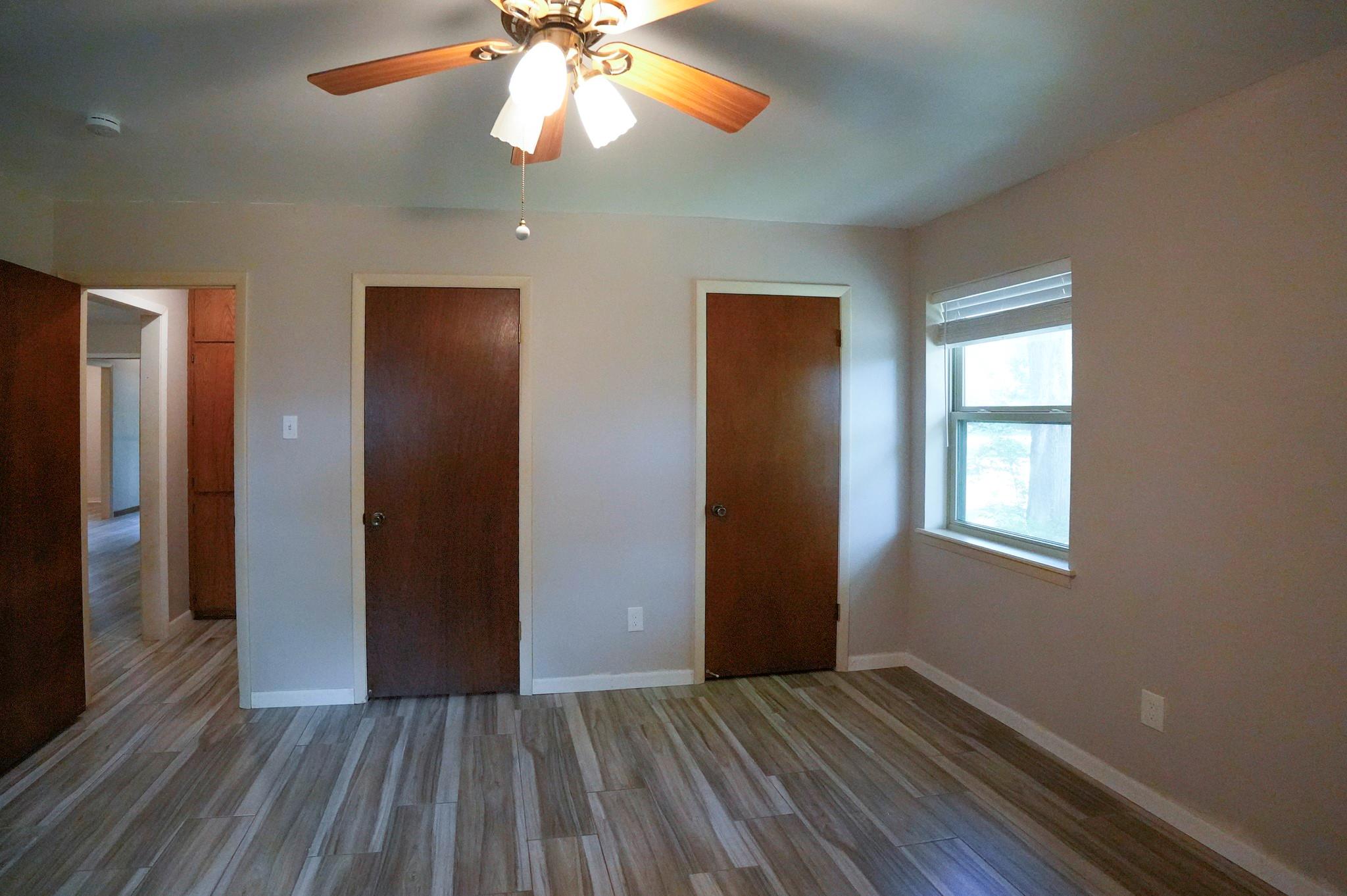 1418 NE 7th St, Smithville, TX 78957