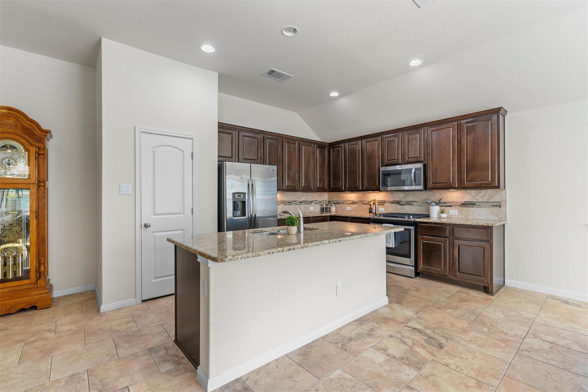 133 Kirkhill St, Hutto, TX 78634