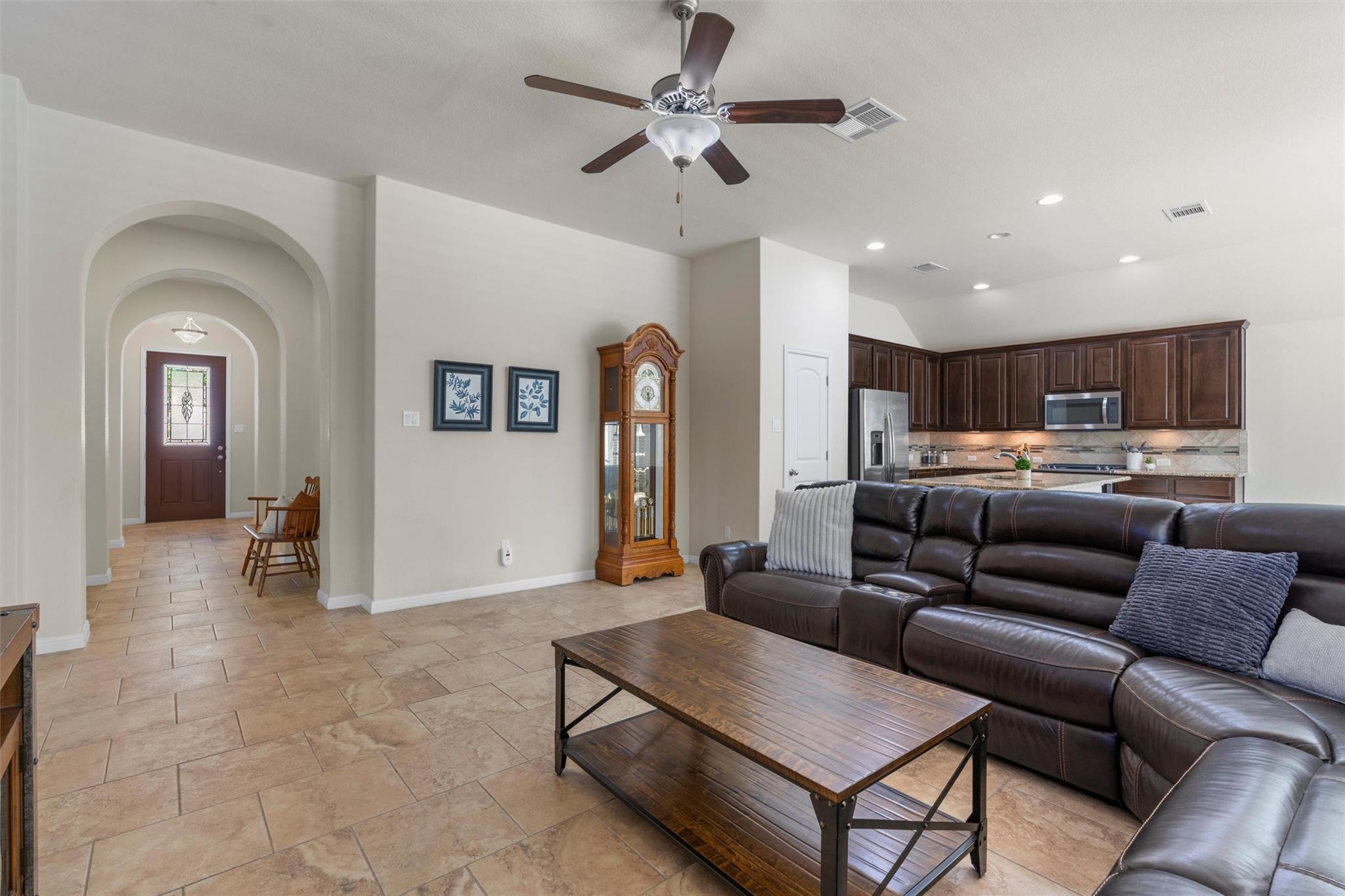 133 Kirkhill St, Hutto, TX 78634