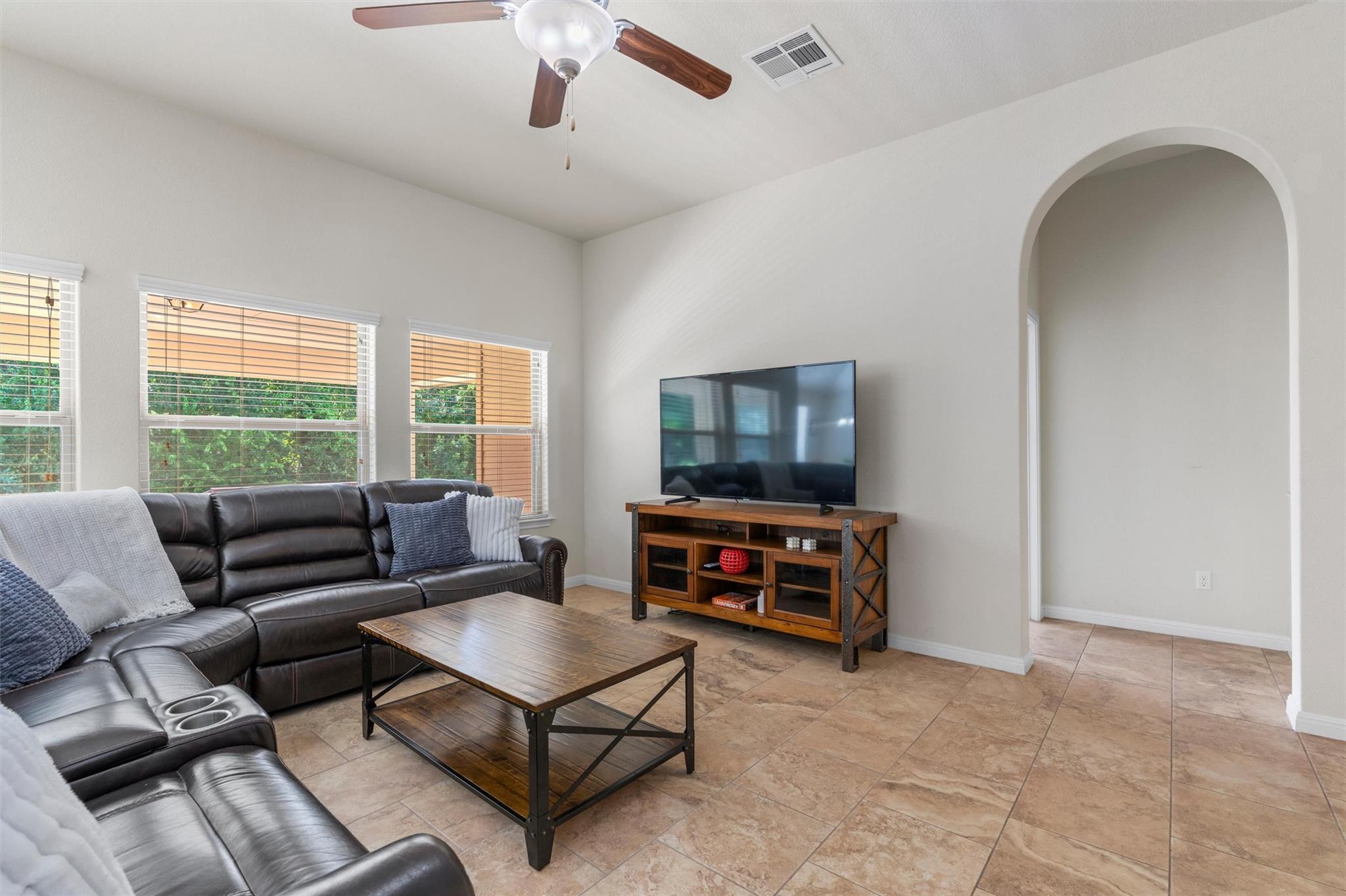 133 Kirkhill St, Hutto, TX 78634