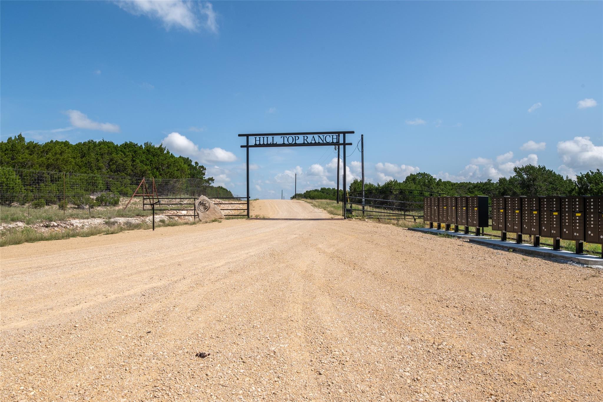 140 Longview Ln, San Saba, TX 76877