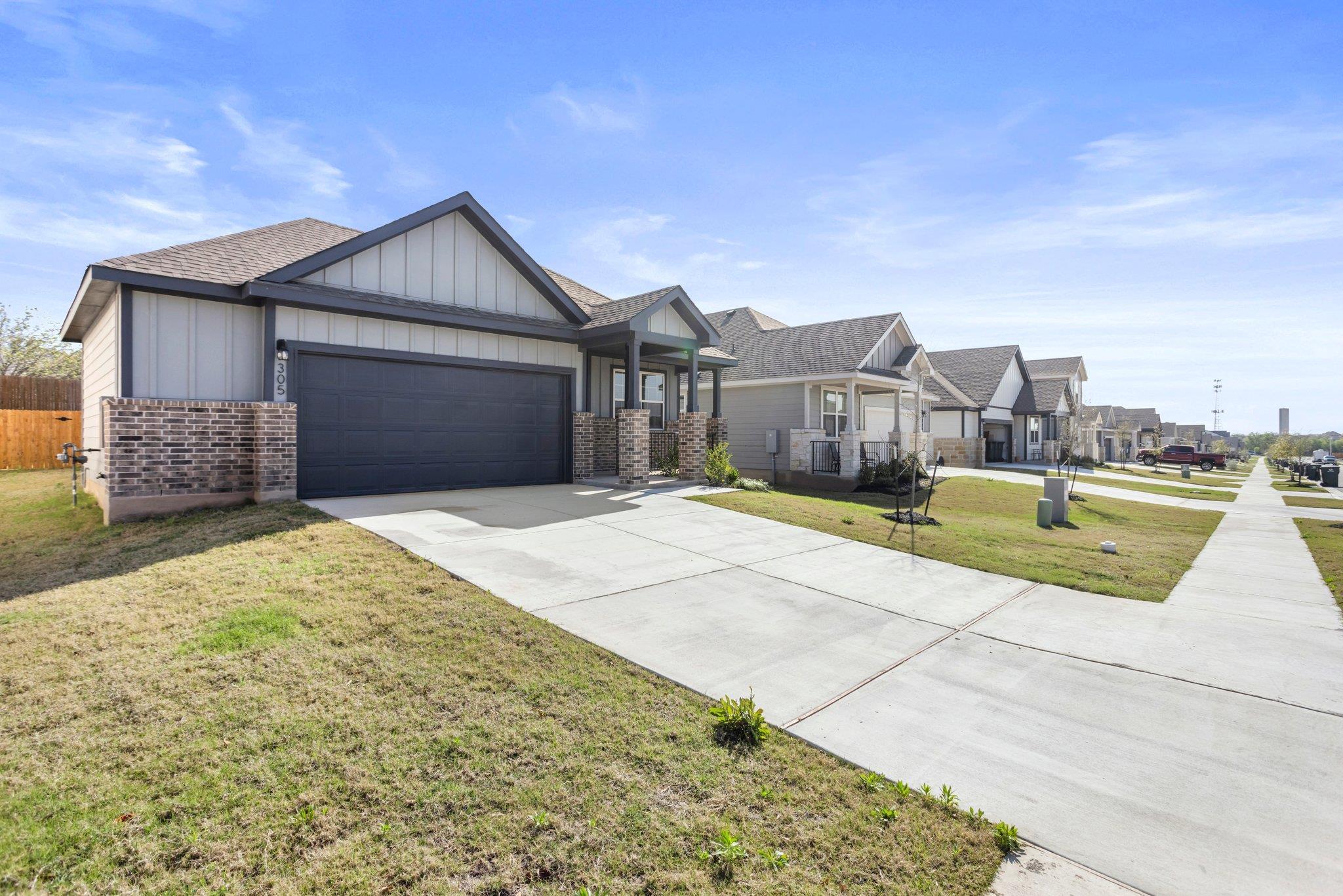 305 Brooks Ranch Dr, Kyle, TX 78640