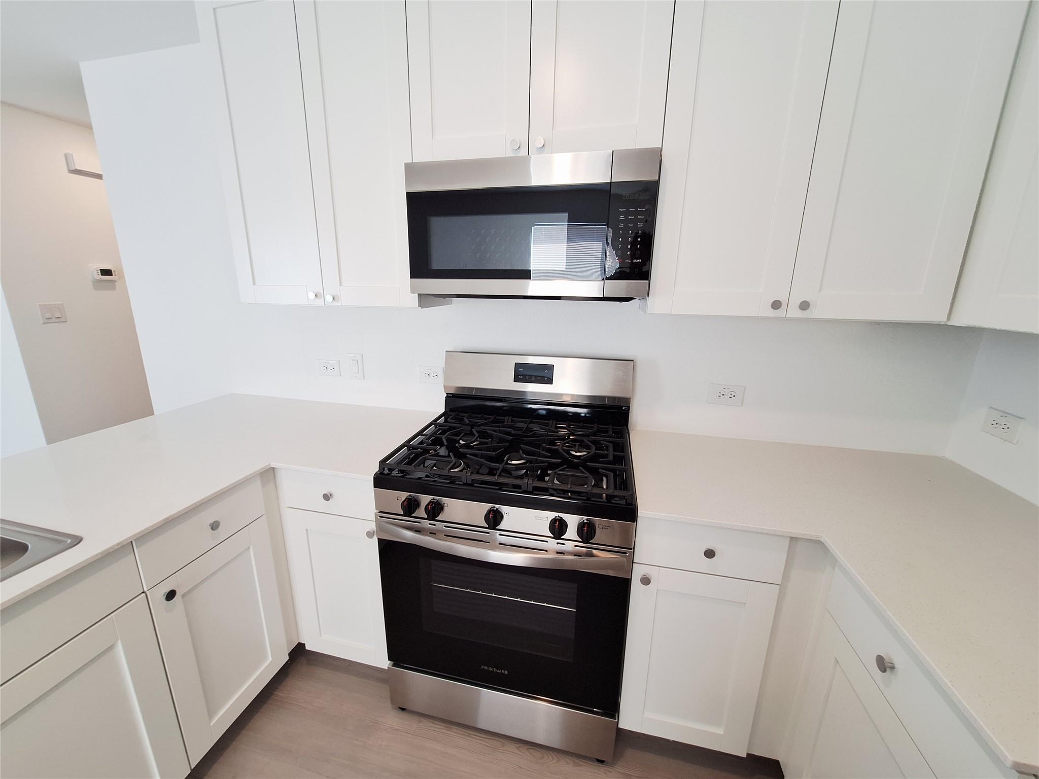 518 Firedance Ct, Hutto, TX 78634