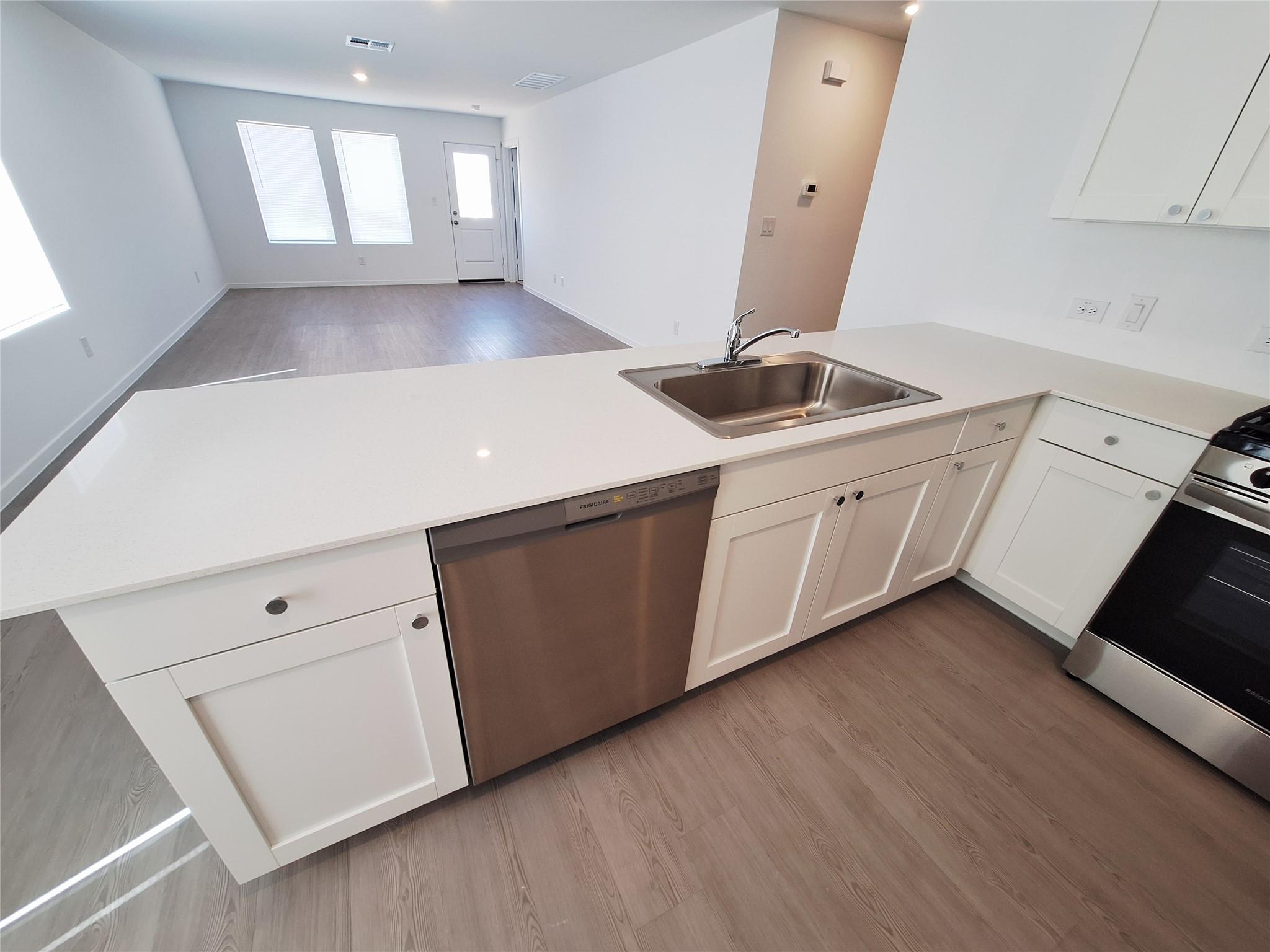 518 Firedance Ct, Hutto, TX 78634
