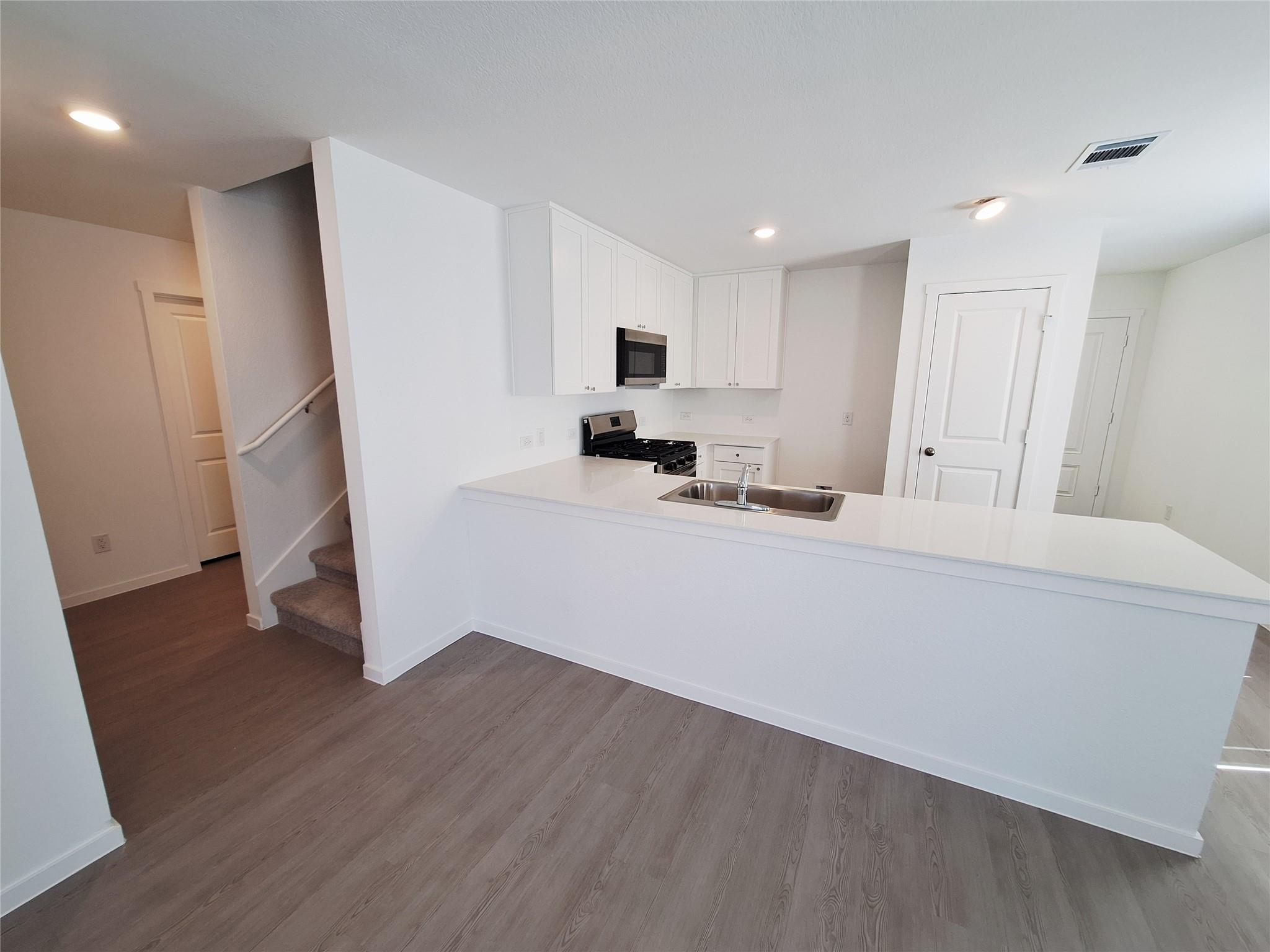 518 Firedance Ct, Hutto, TX 78634