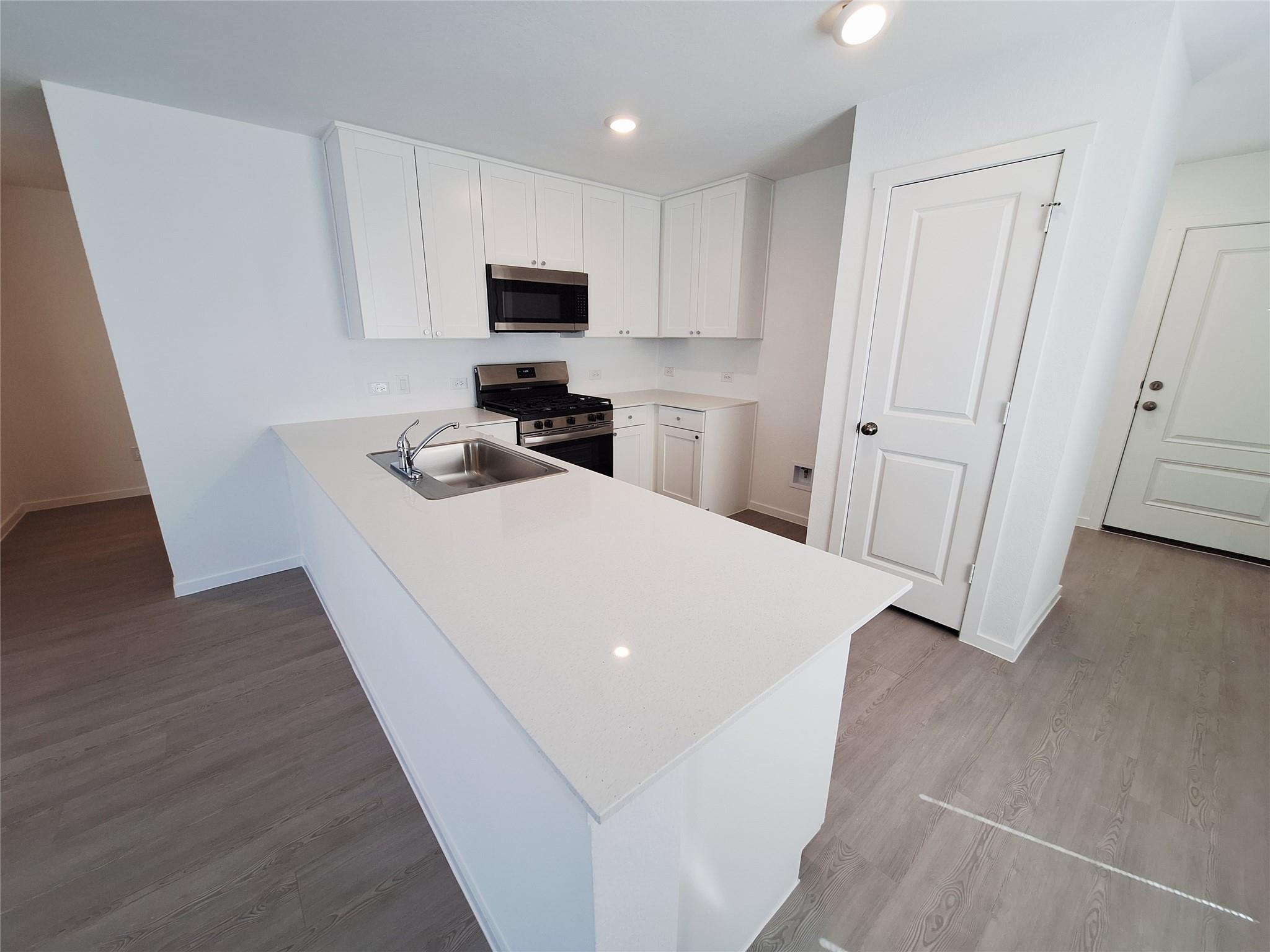 518 Firedance Ct, Hutto, TX 78634