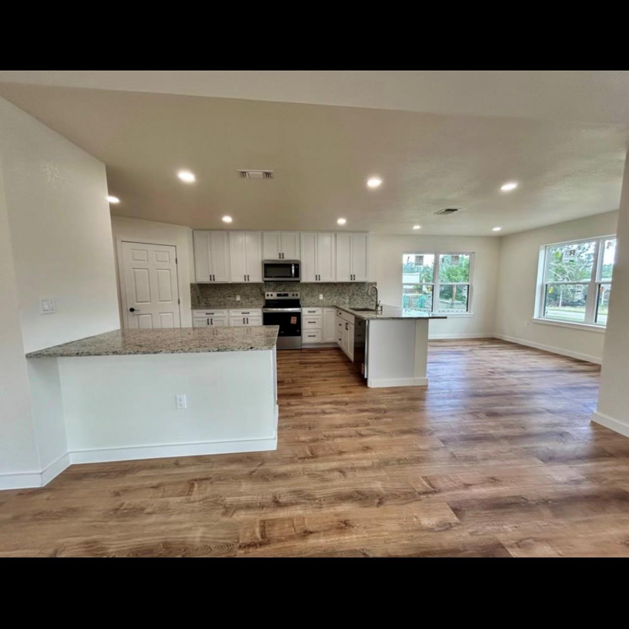 1127 Greenhill Dr, Canyon Lake, TX 78133
