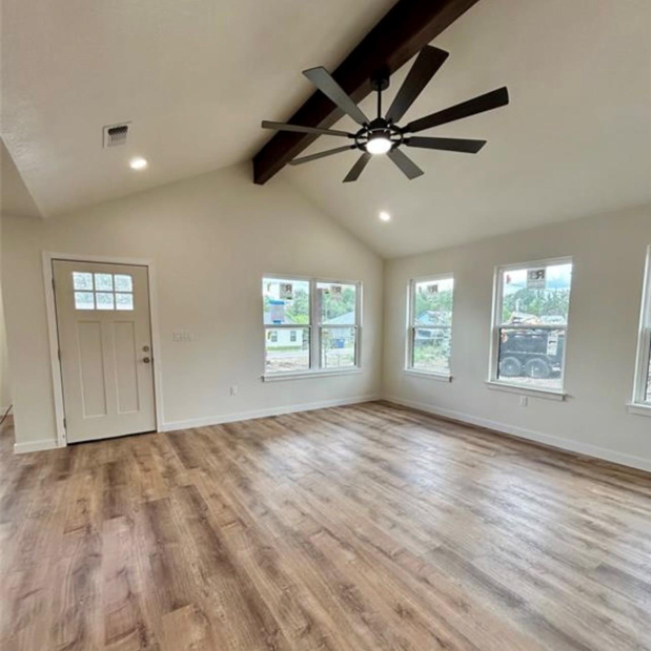 1127 Greenhill Dr, Canyon Lake, TX 78133