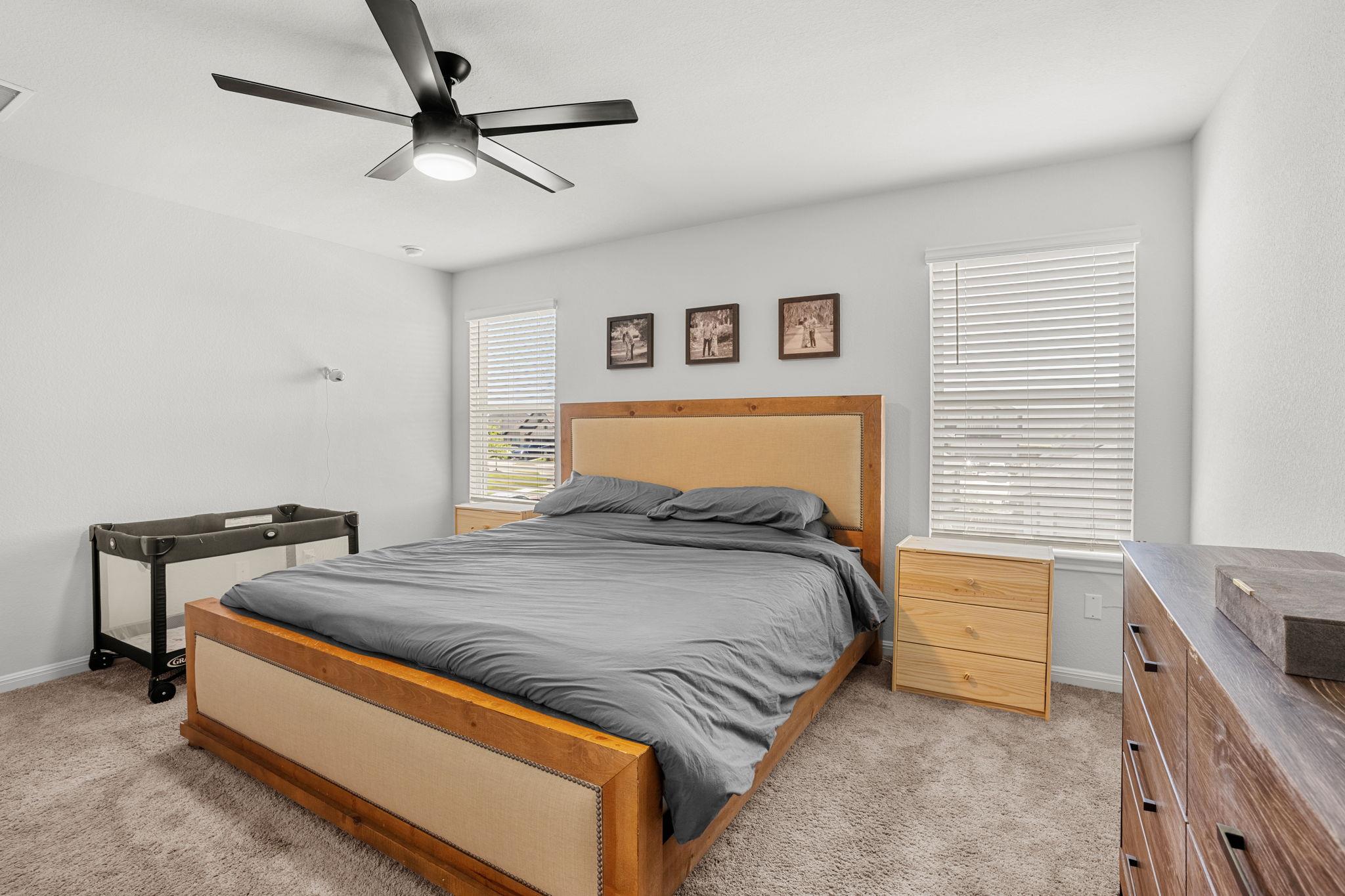 148 Hidalgo Ln, Elgin, TX 78621