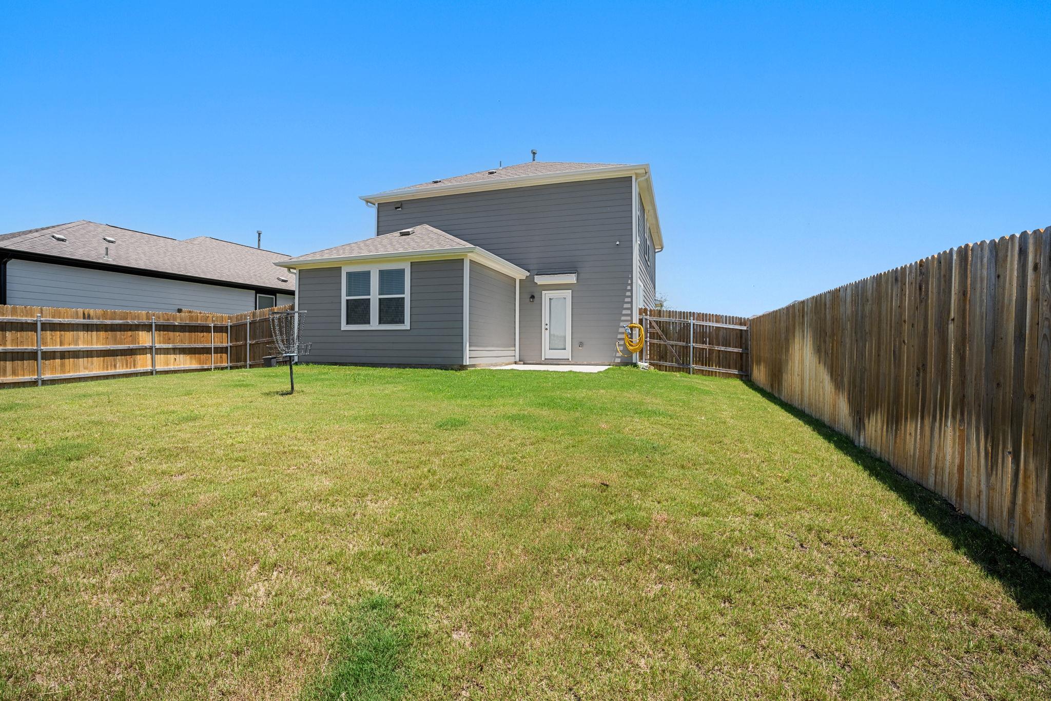 148 Hidalgo Ln, Elgin, TX 78621