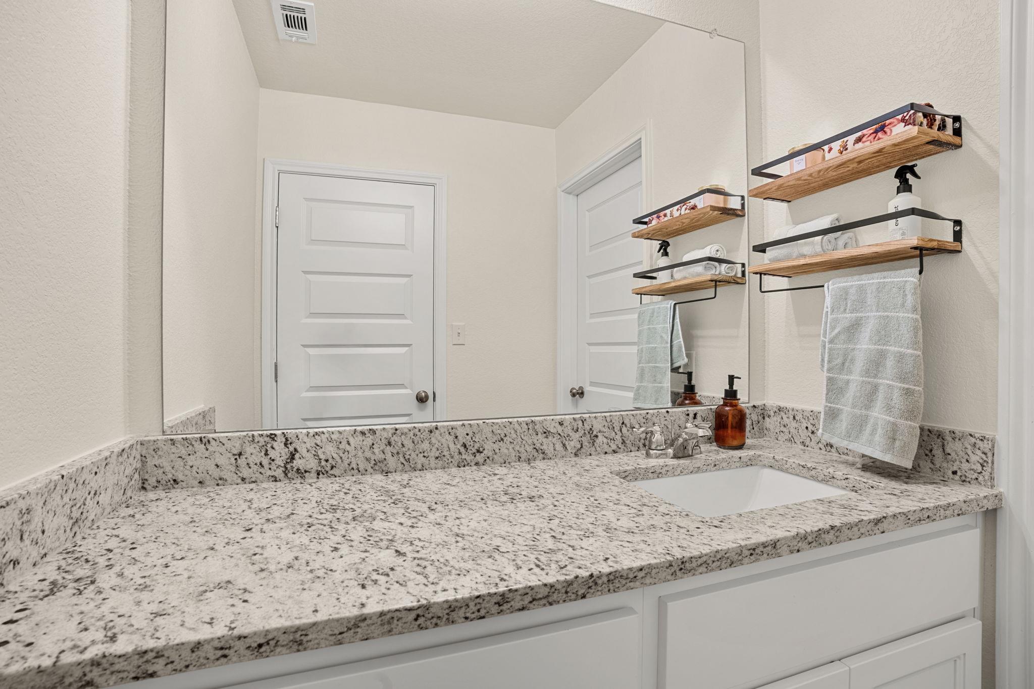 148 Hidalgo Ln, Elgin, TX 78621