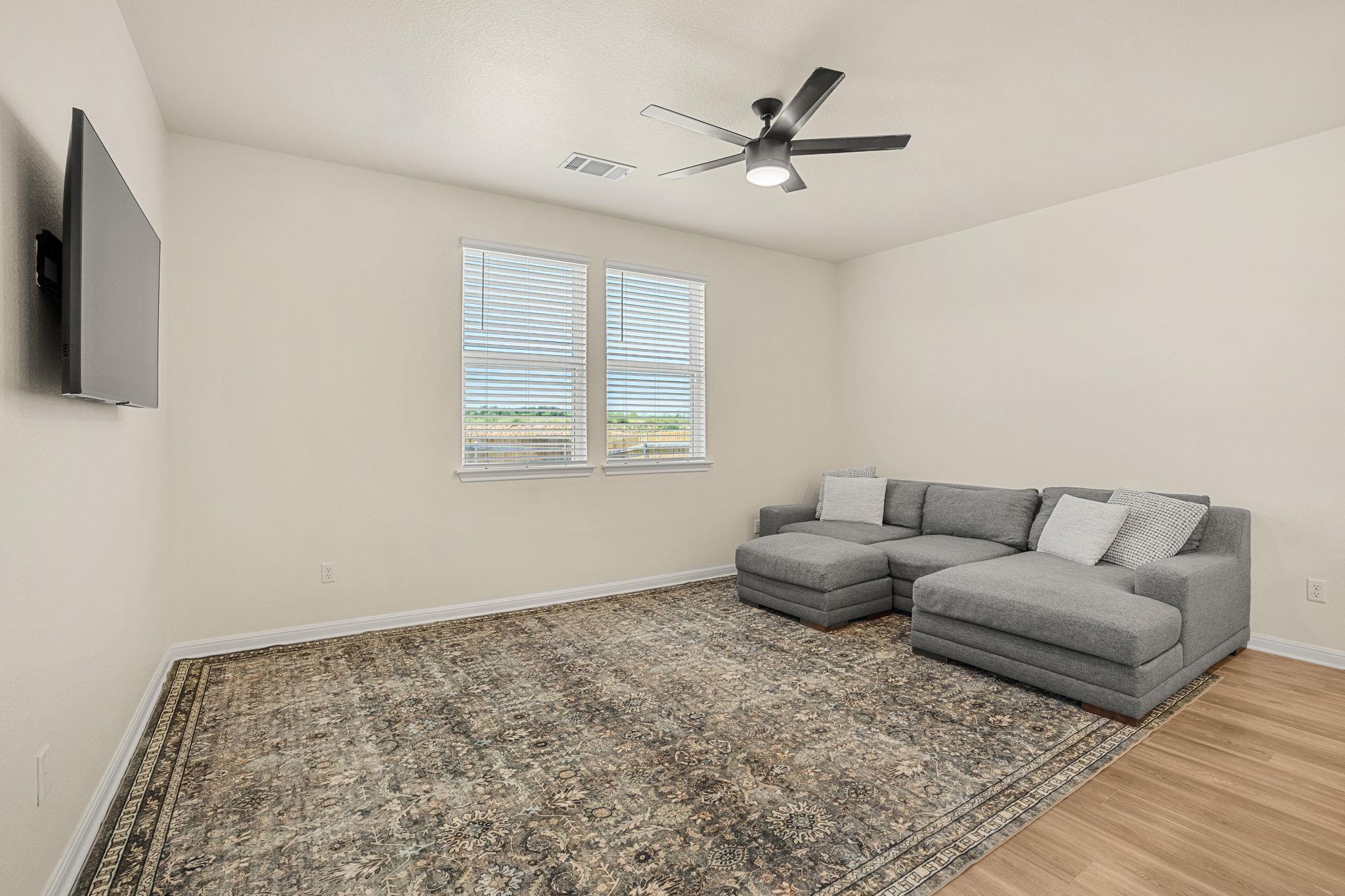 148 Hidalgo Ln, Elgin, TX 78621