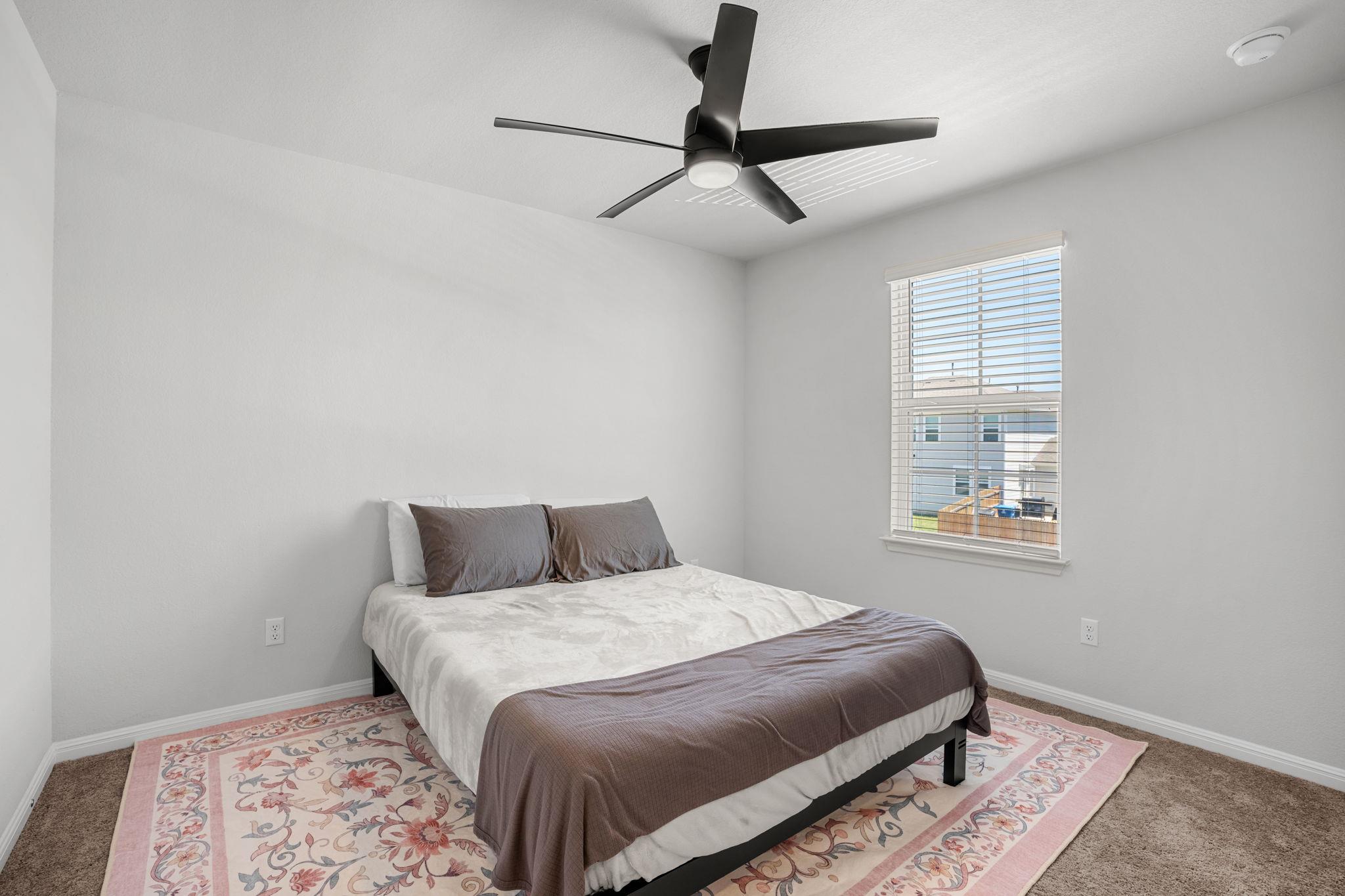 148 Hidalgo Ln, Elgin, TX 78621