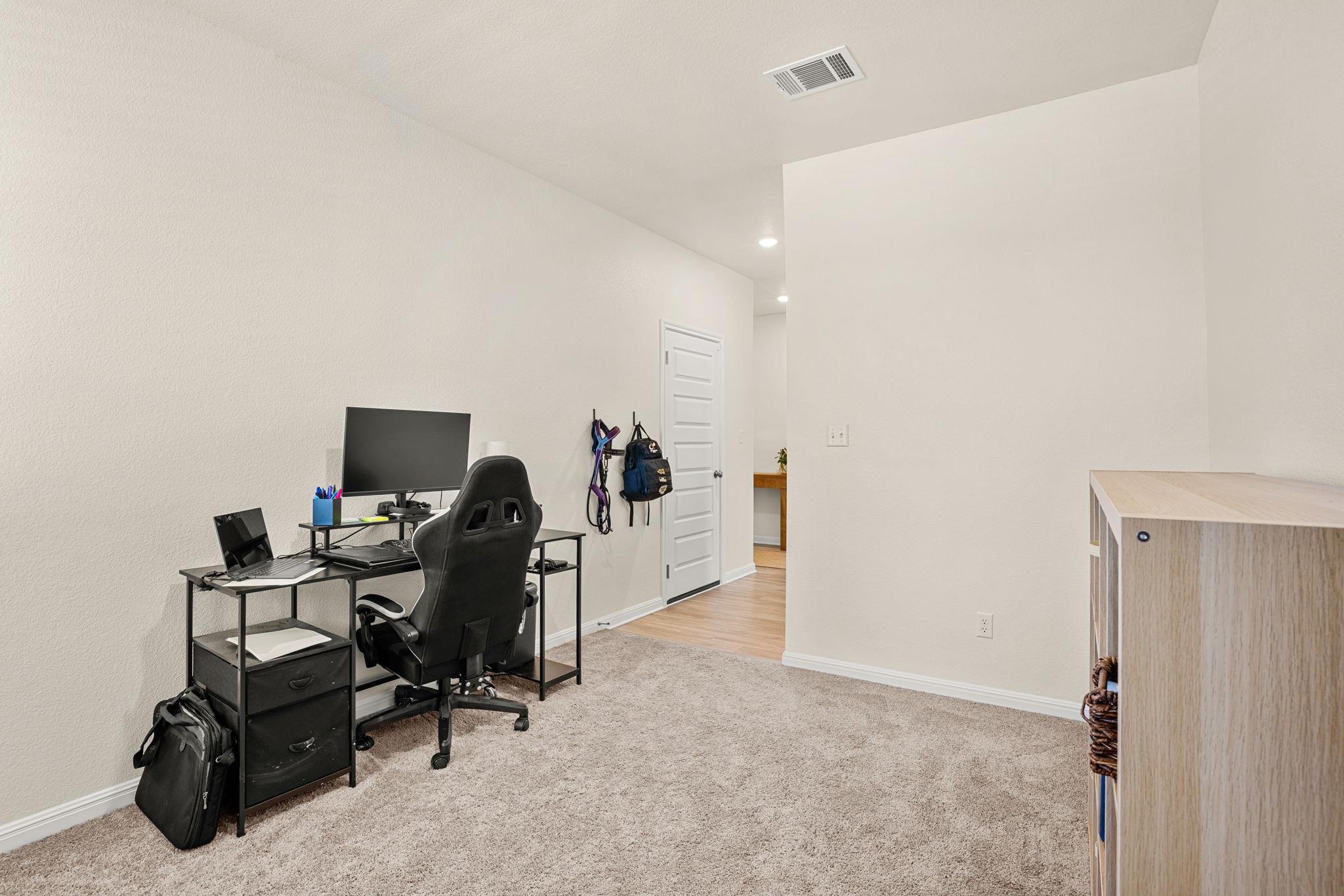 148 Hidalgo Ln, Elgin, TX 78621