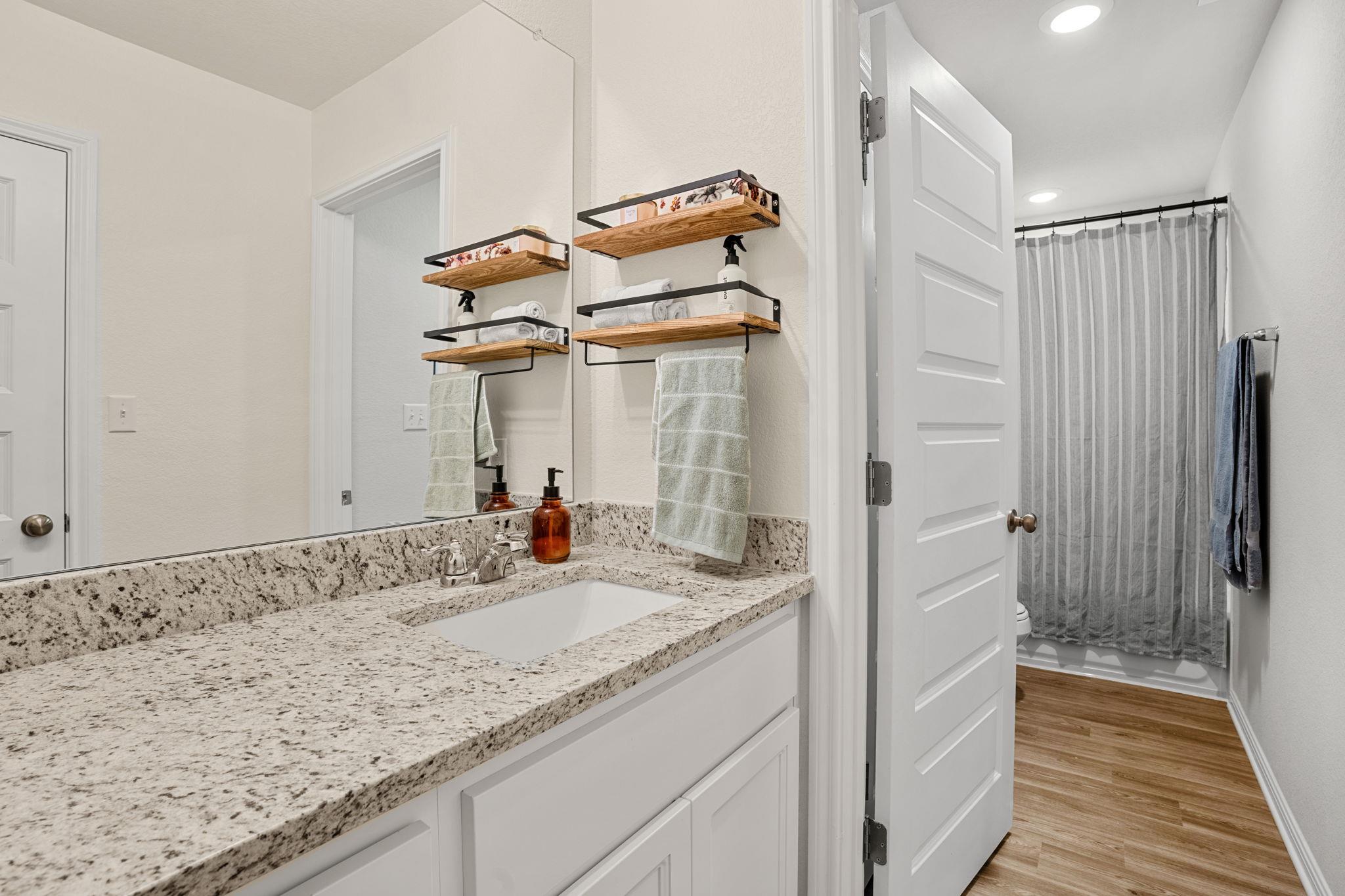 148 Hidalgo Ln, Elgin, TX 78621