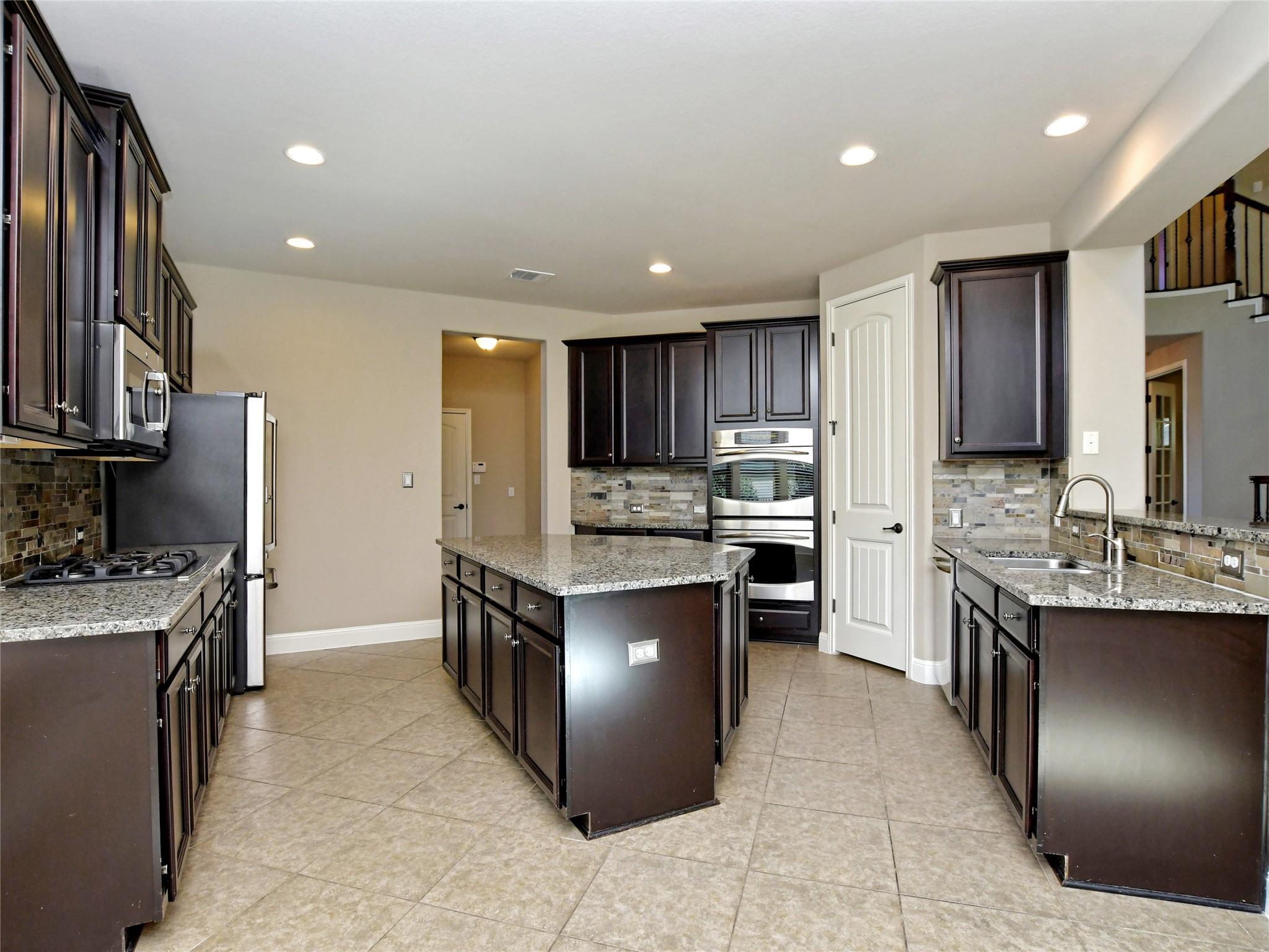 15205 Joseph Dr, Lakeway, TX 78734