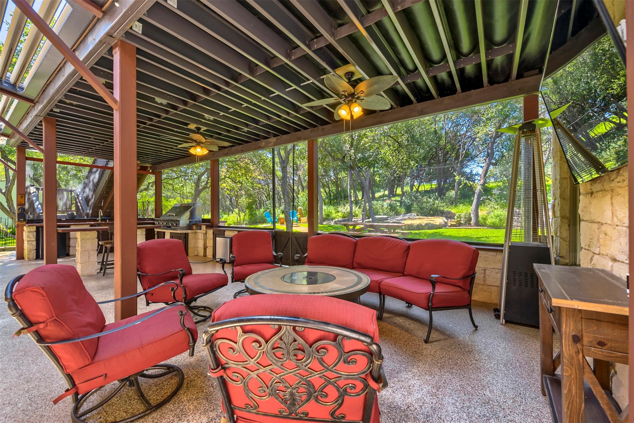 220 Clubhouse Dr, Lakeway, TX 78734