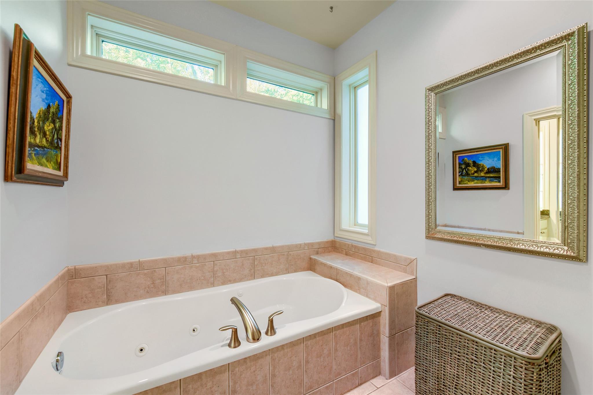 220 Clubhouse Dr, Lakeway, TX 78734