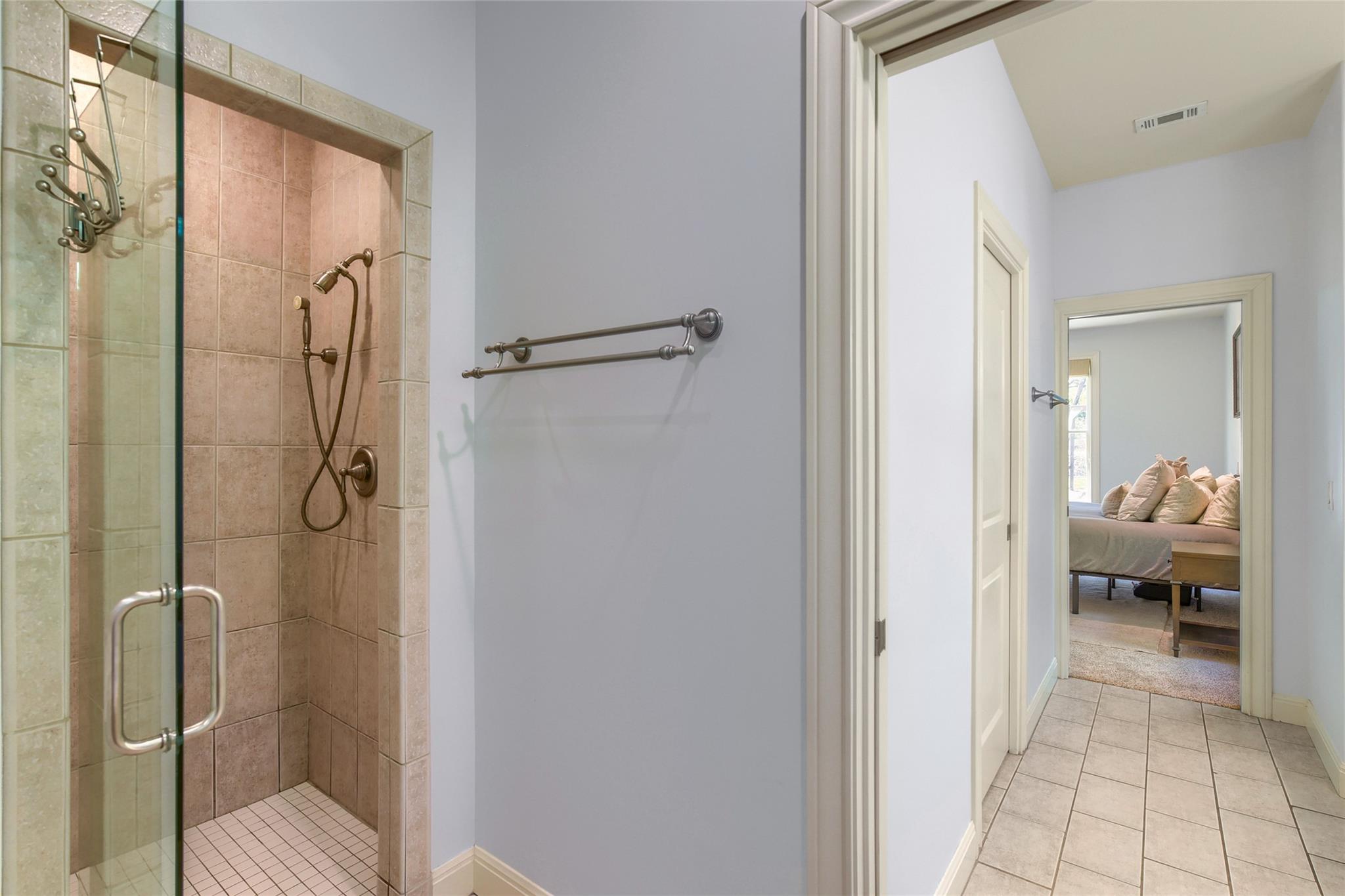 220 Clubhouse Dr, Lakeway, TX 78734