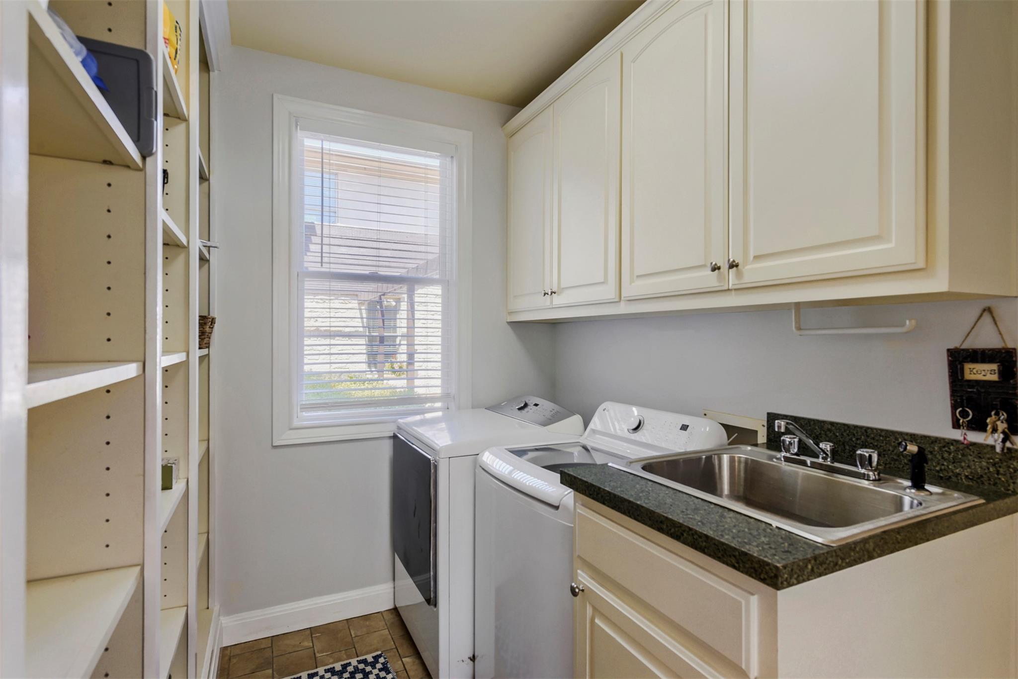 220 Clubhouse Dr, Lakeway, TX 78734