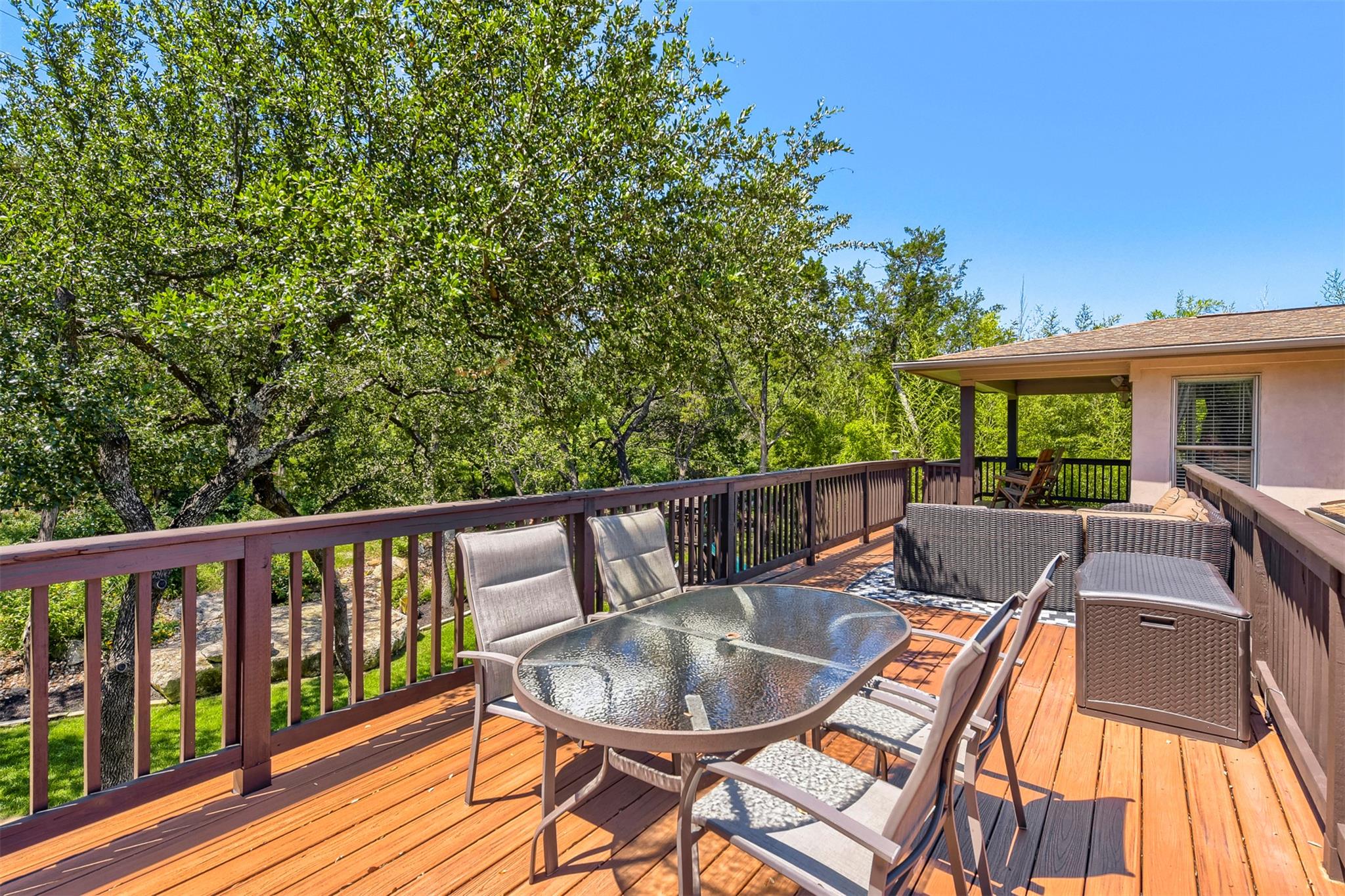 220 Clubhouse Dr, Lakeway, TX 78734