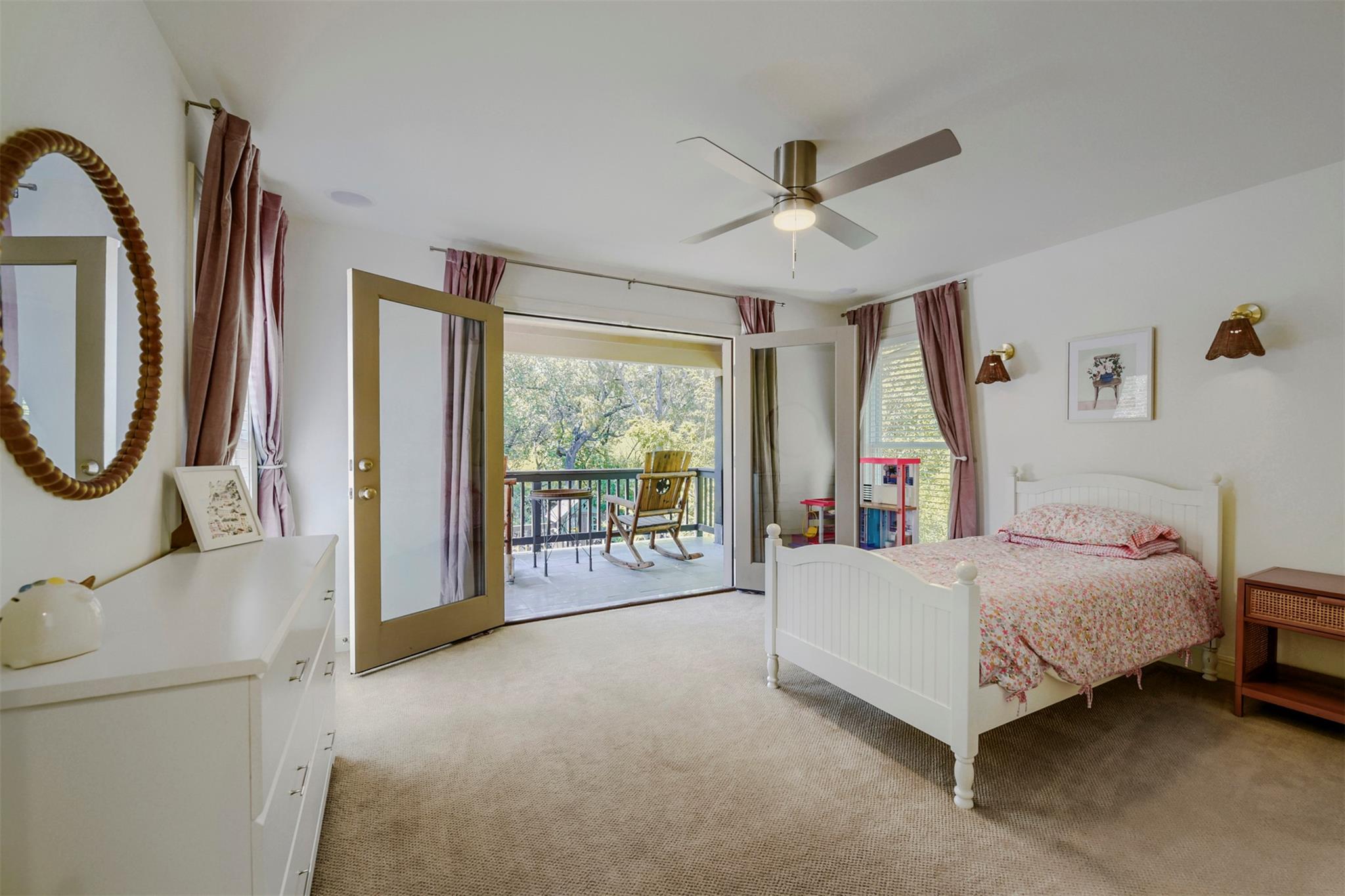 220 Clubhouse Dr, Lakeway, TX 78734