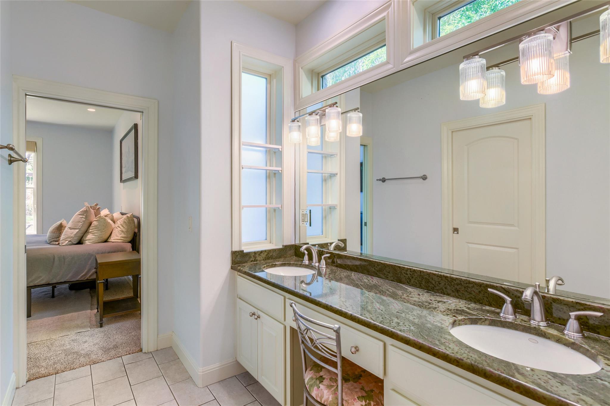 220 Clubhouse Dr, Lakeway, TX 78734