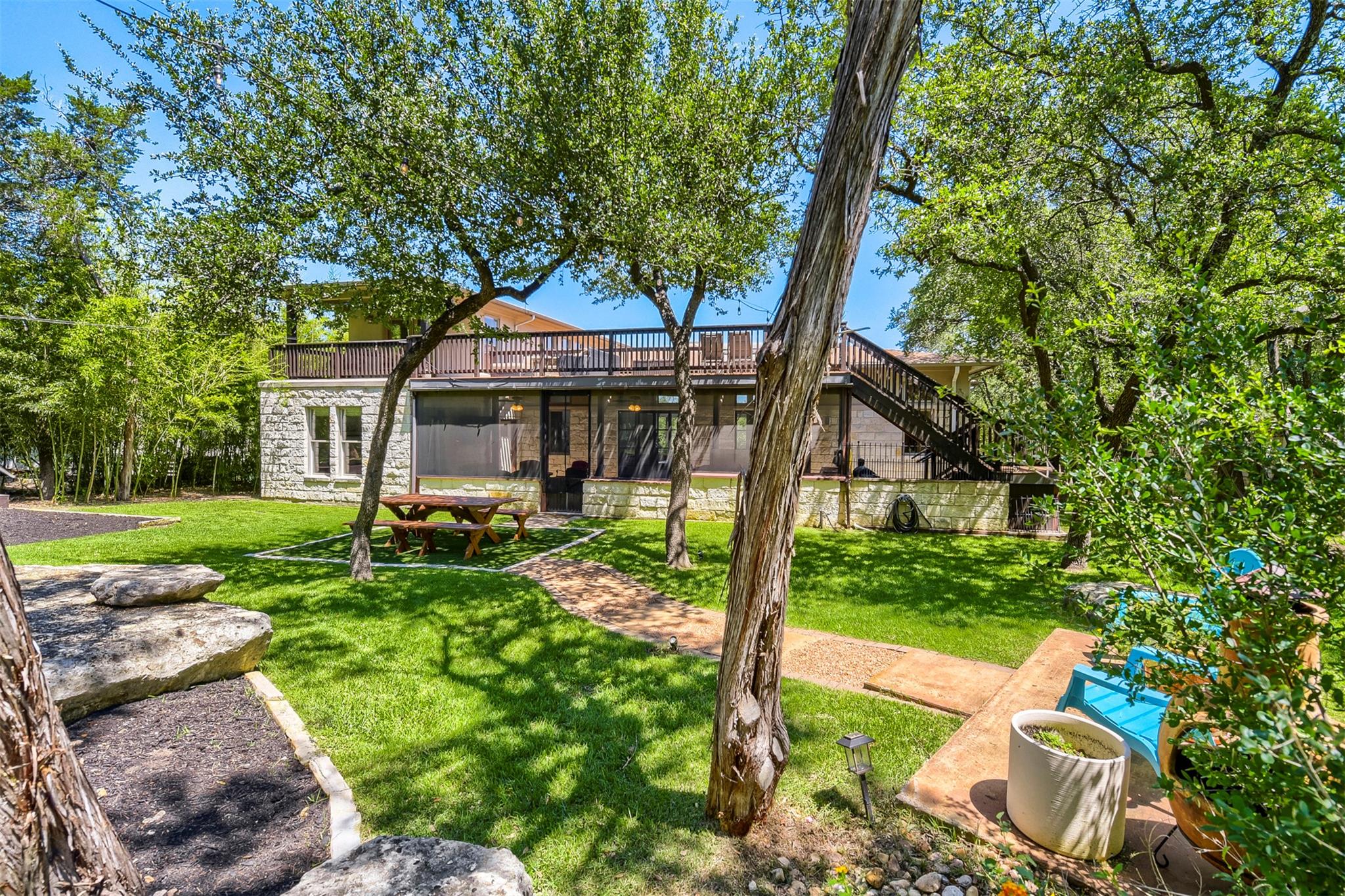 220 Clubhouse Dr, Lakeway, TX 78734