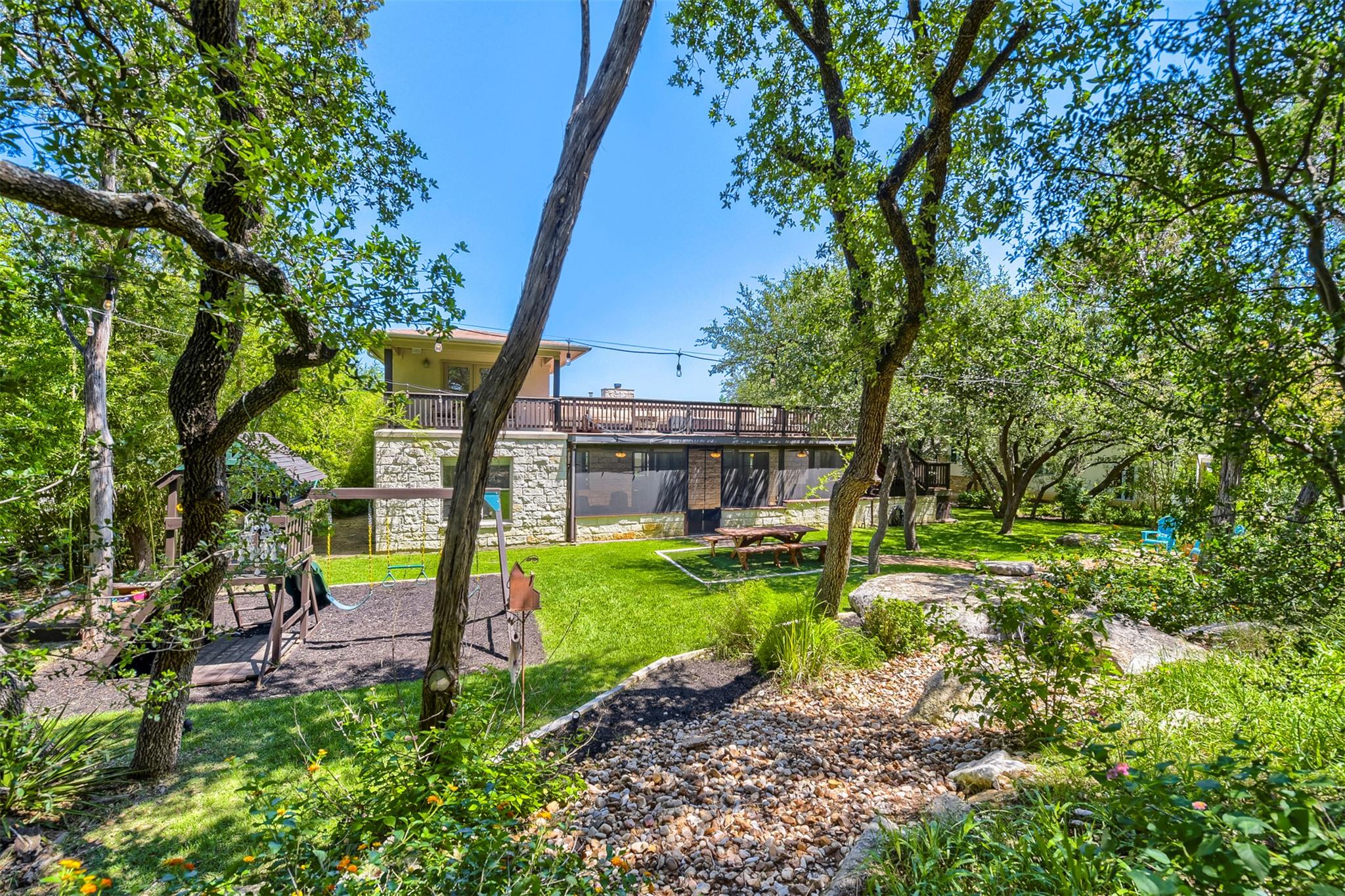 220 Clubhouse Dr, Lakeway, TX 78734
