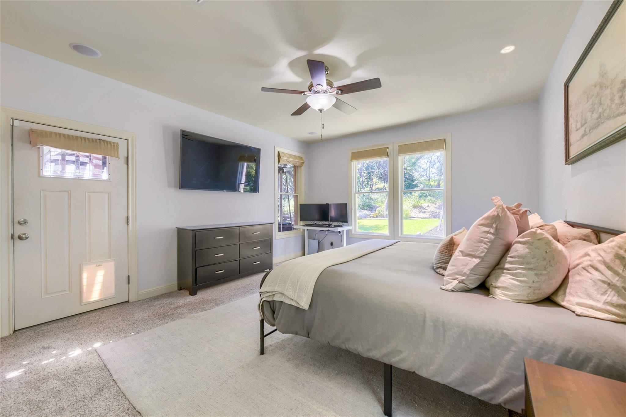220 Clubhouse Dr, Lakeway, TX 78734