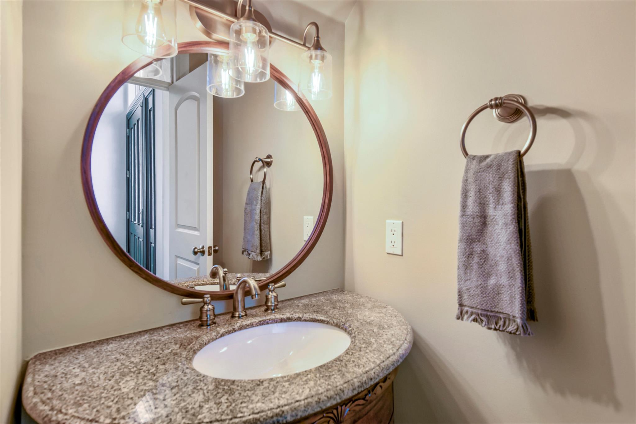 220 Clubhouse Dr, Lakeway, TX 78734