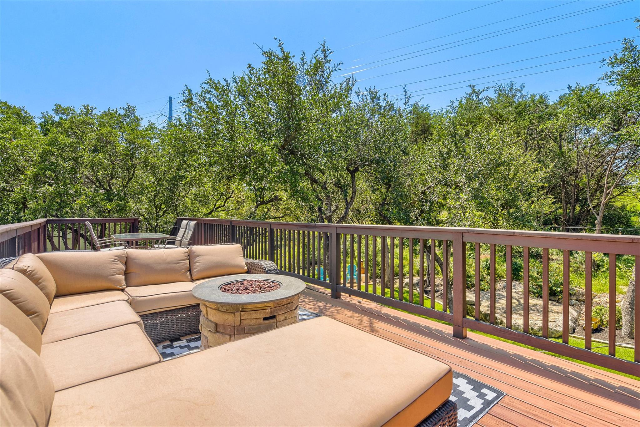 220 Clubhouse Dr, Lakeway, TX 78734