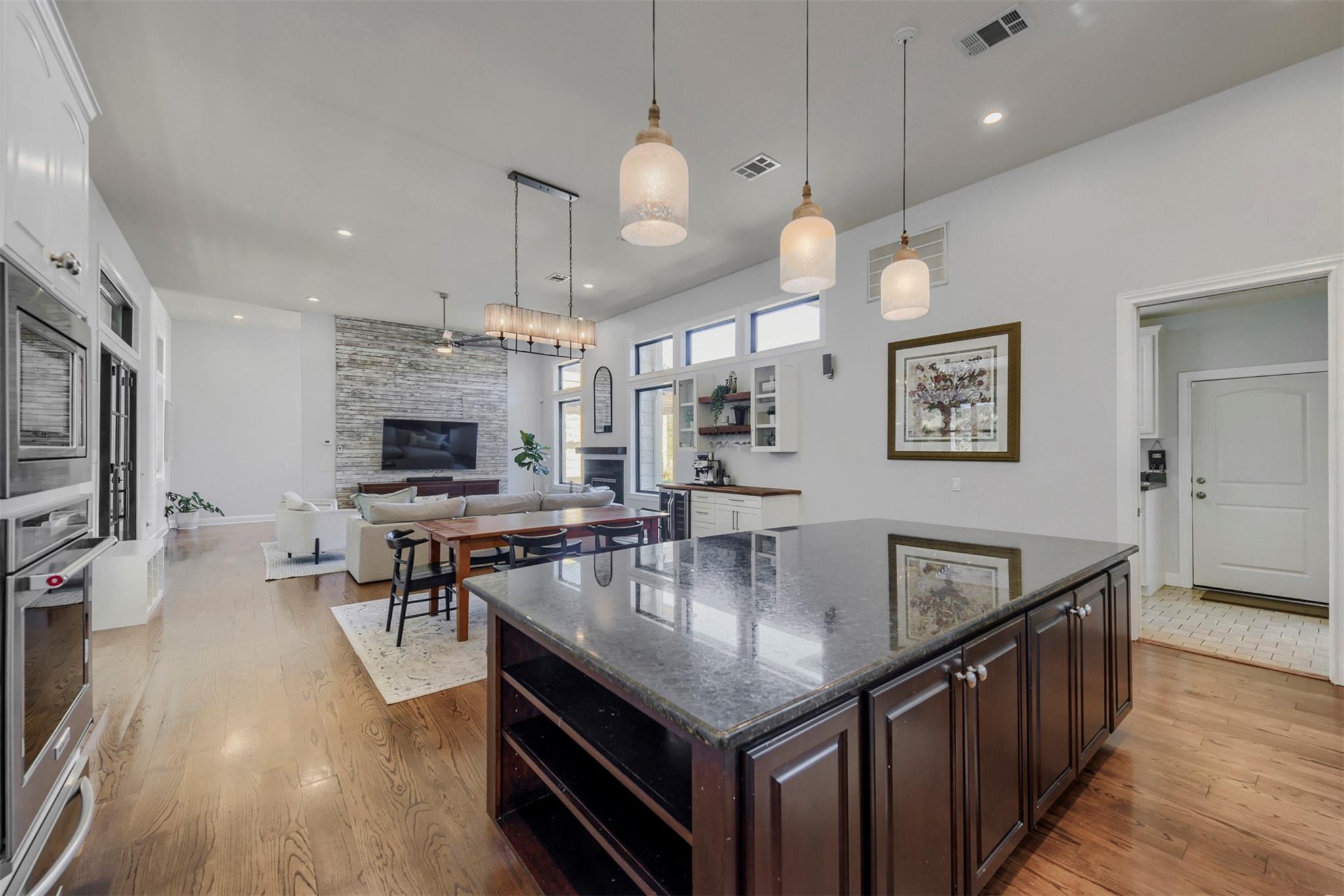 220 Clubhouse Dr, Lakeway, TX 78734