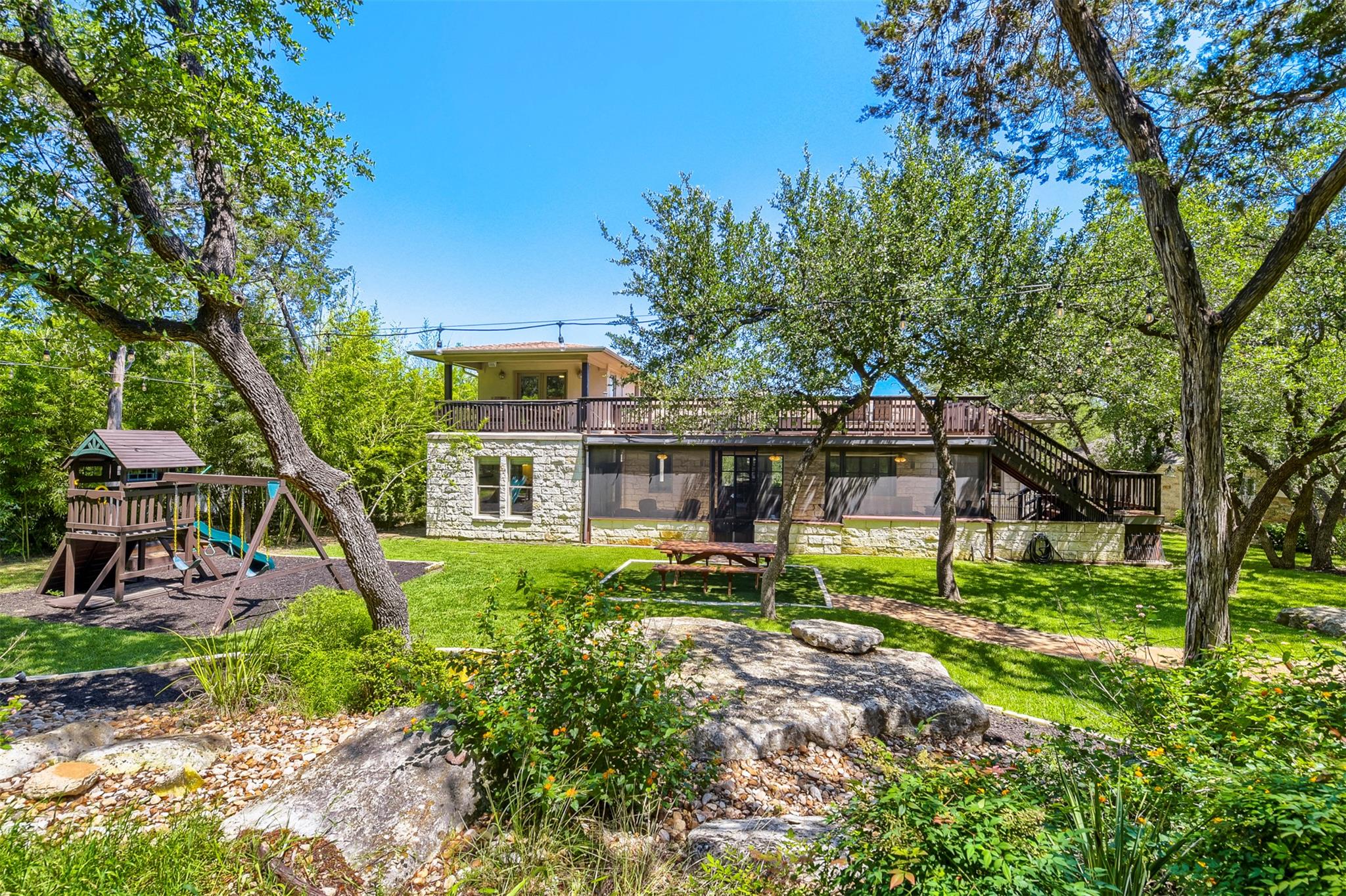 220 Clubhouse Dr, Lakeway, TX 78734