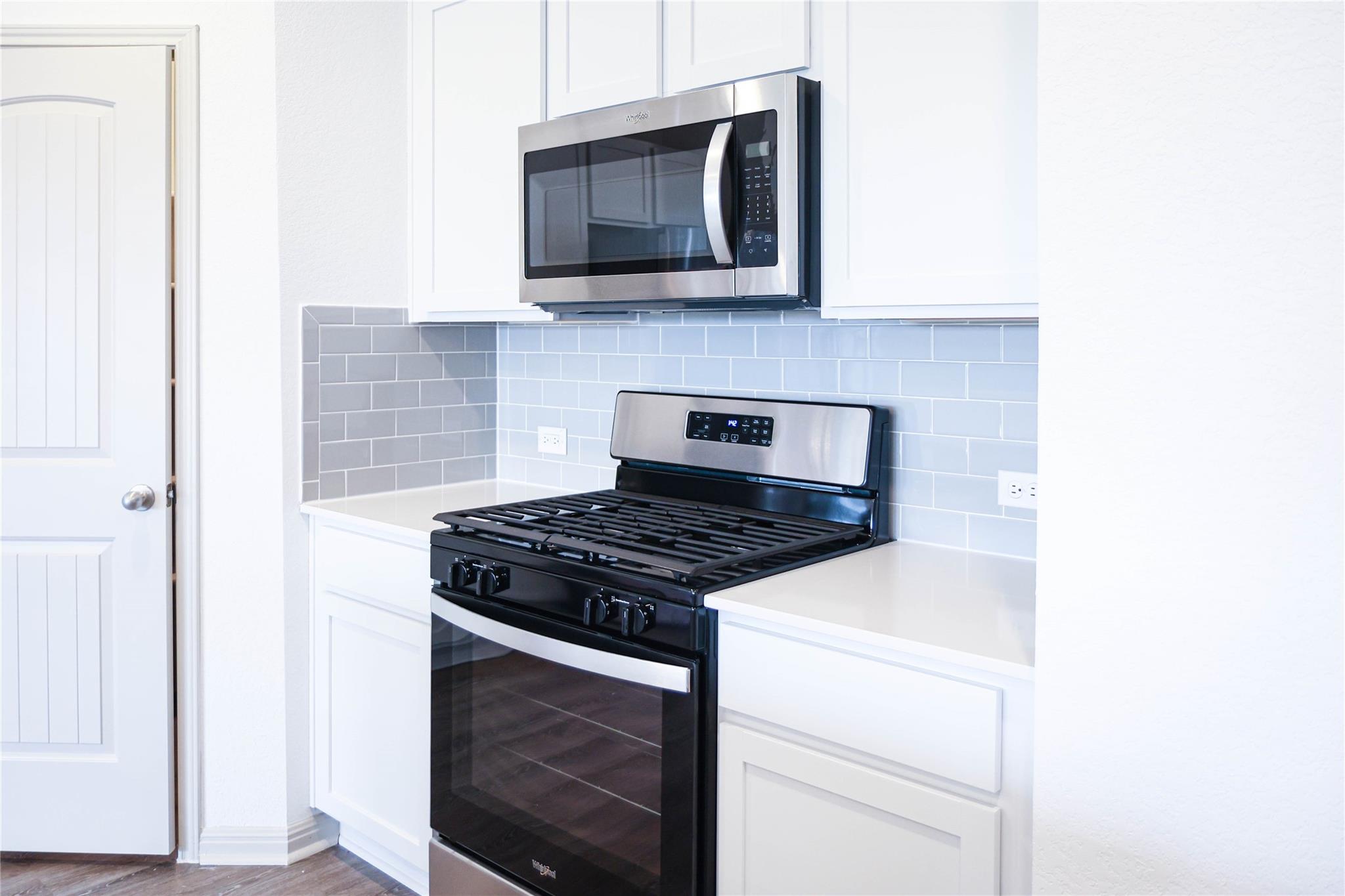 231 Sweetwater Creek Ln, Hutto, TX 78634