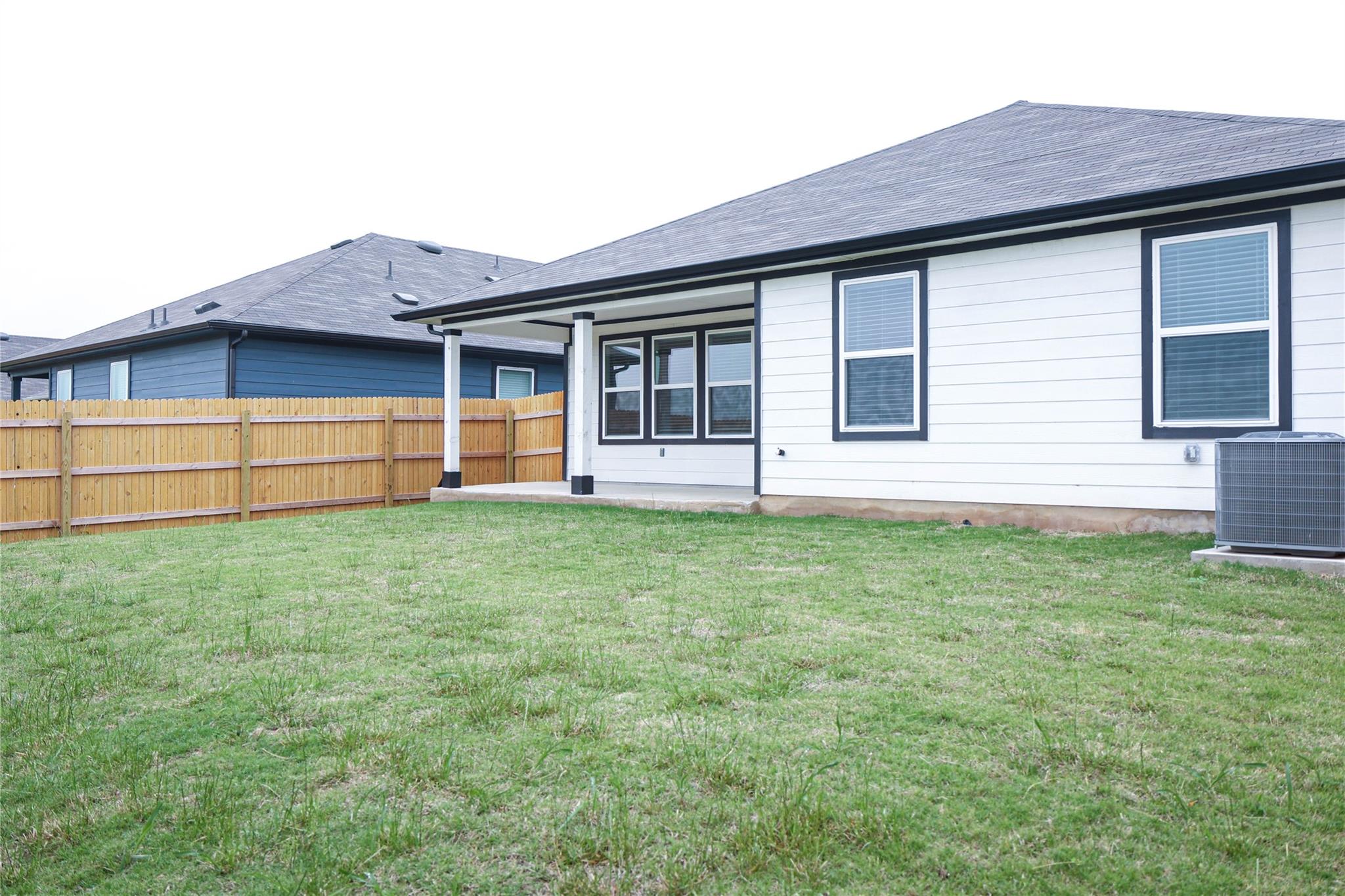 231 Sweetwater Creek Ln, Hutto, TX 78634