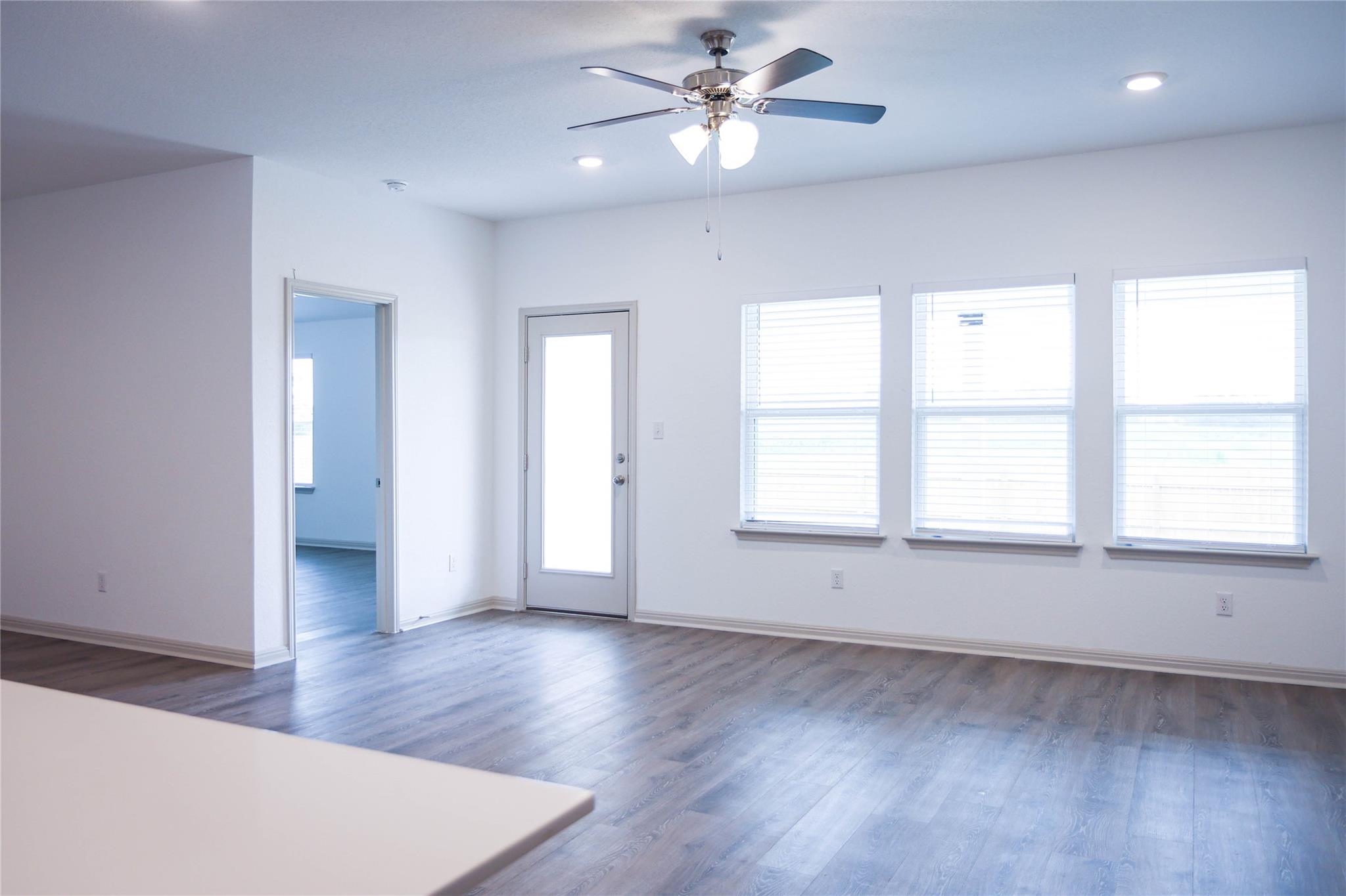 231 Sweetwater Creek Ln, Hutto, TX 78634