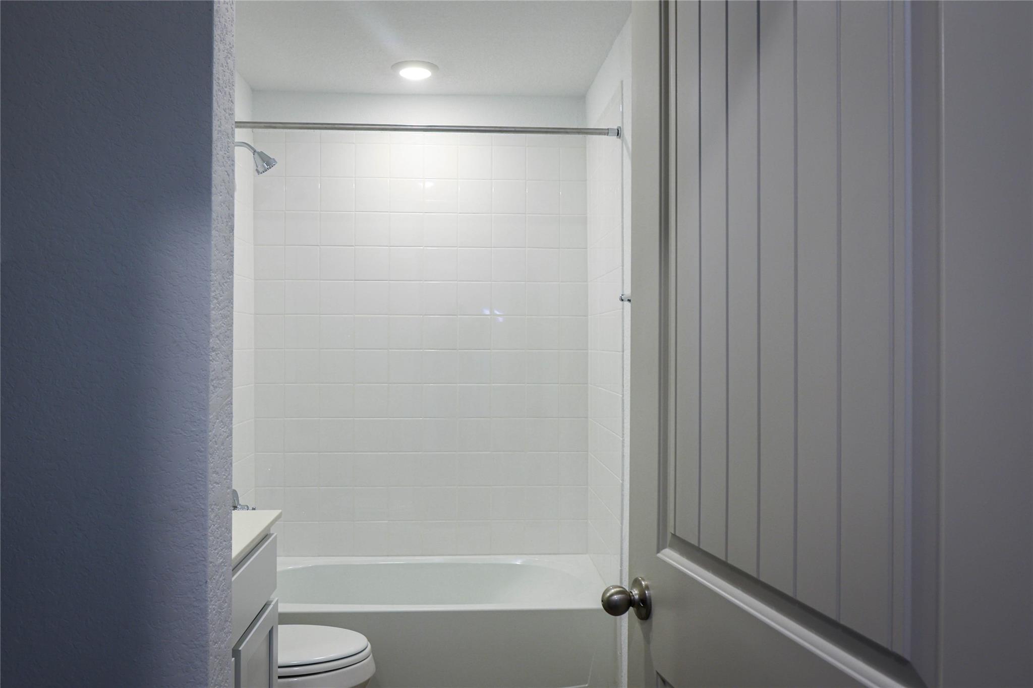 231 Sweetwater Creek Ln, Hutto, TX 78634