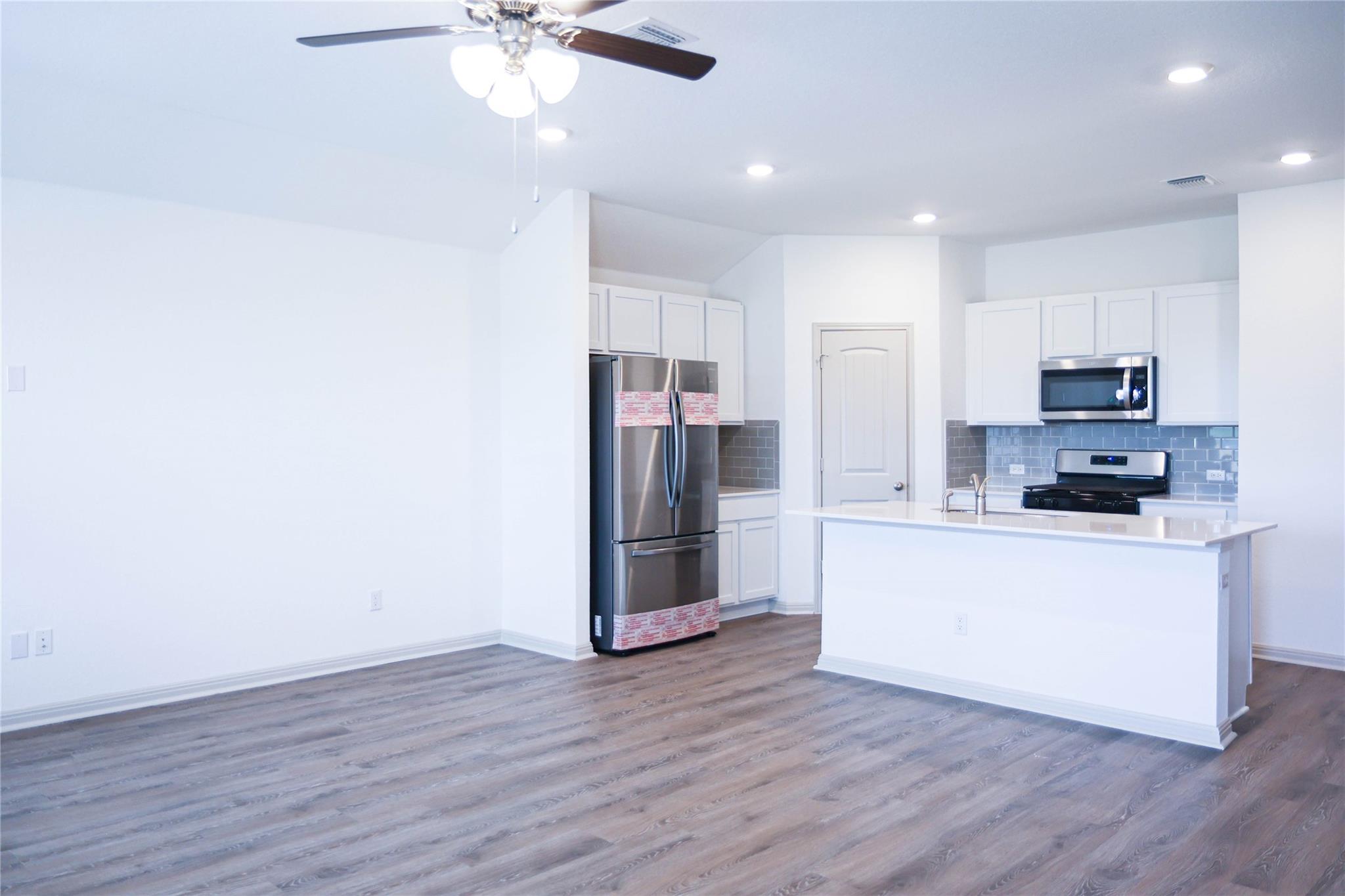 231 Sweetwater Creek Ln, Hutto, TX 78634