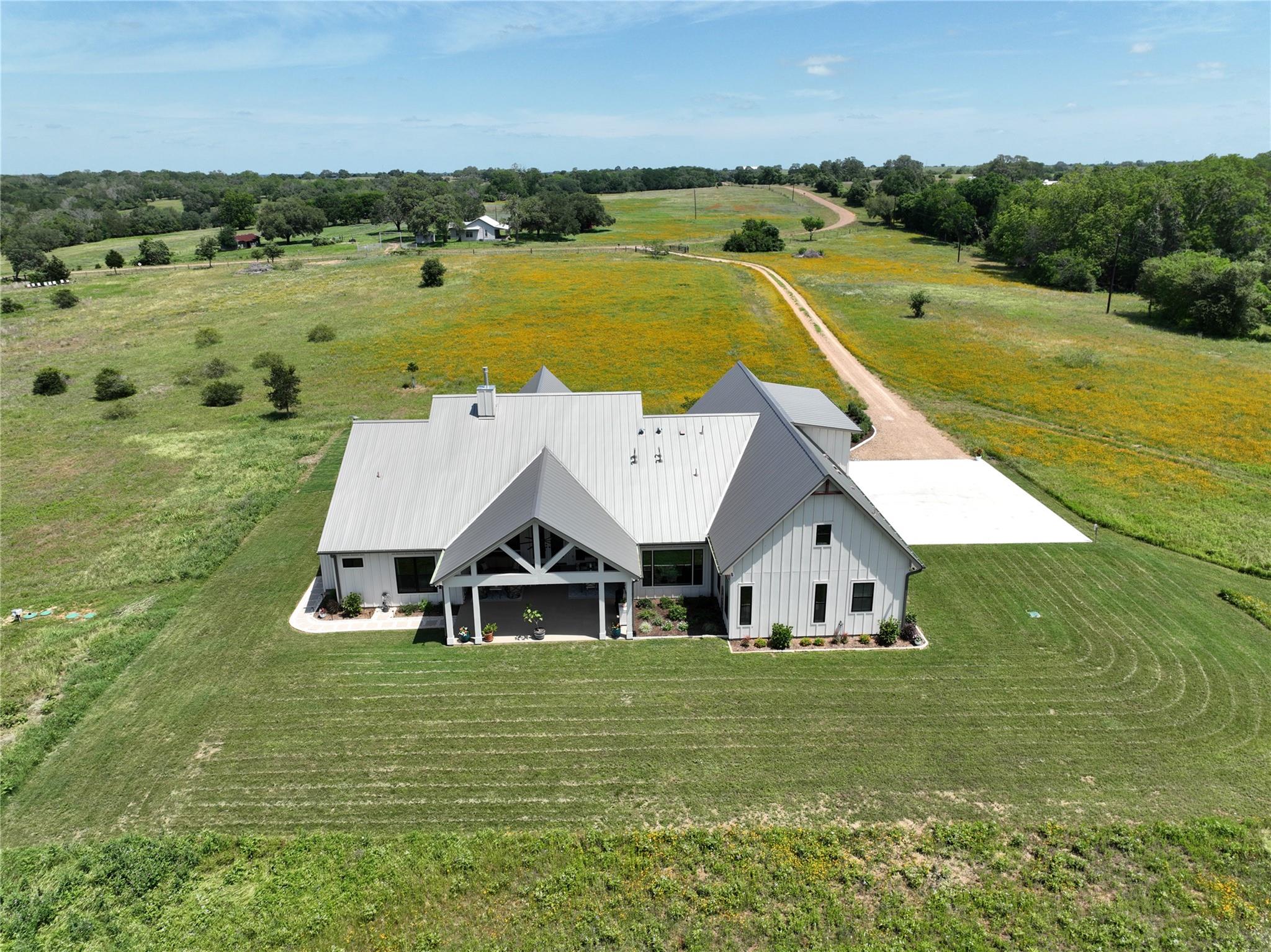 2165 County Road 250 Rd, Weimar, TX 78962