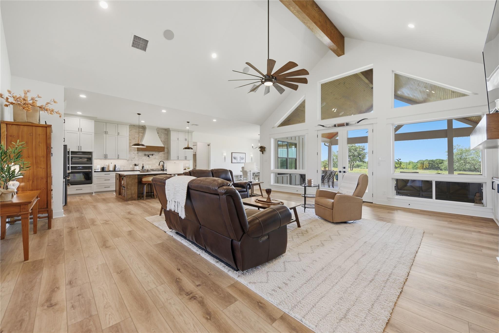 2165 County Road 250 Rd, Weimar, TX 78962